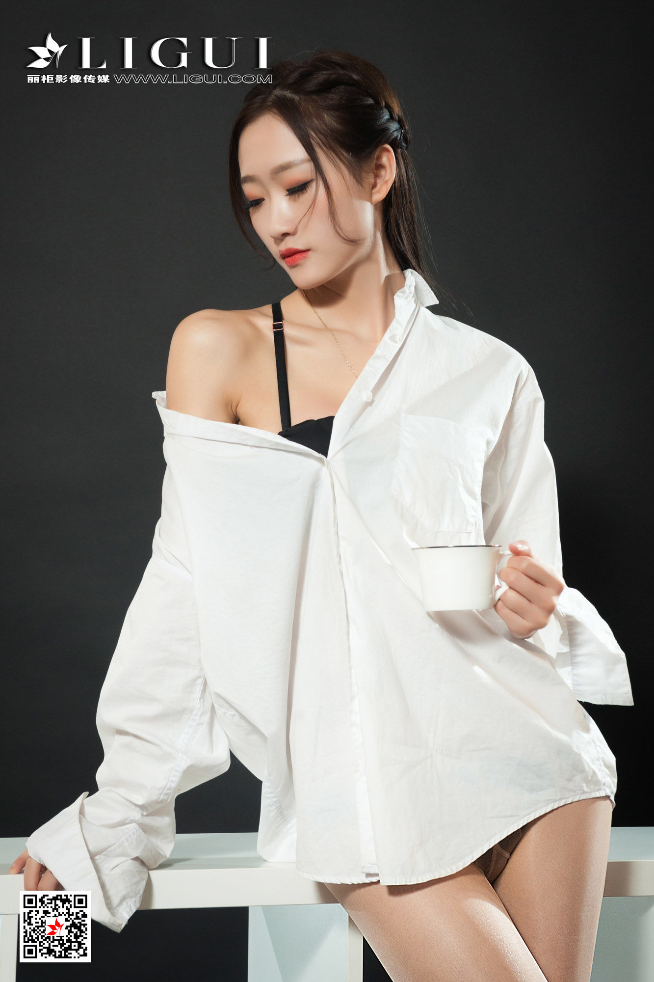 王炜炜《性感白衬衫女郎》 [丽柜Ligui] 写真集第15张