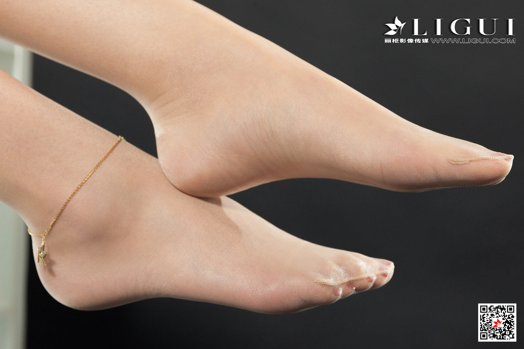 王炜炜《性感白衬衫女郎》 [丽柜Ligui] 写真集第8张