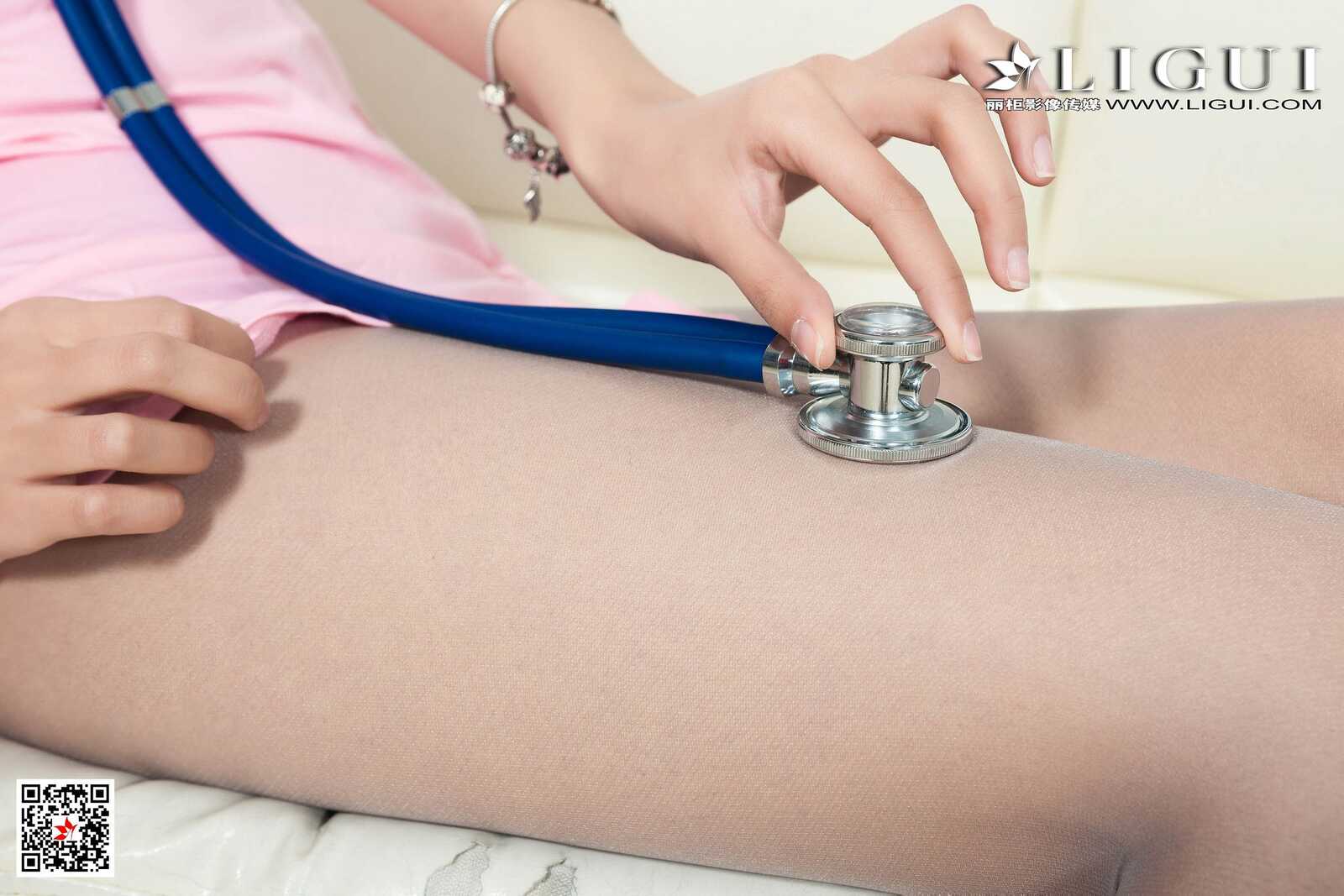 钟晴《灰丝粉护士》 [丽柜Ligui] 写真集第1张