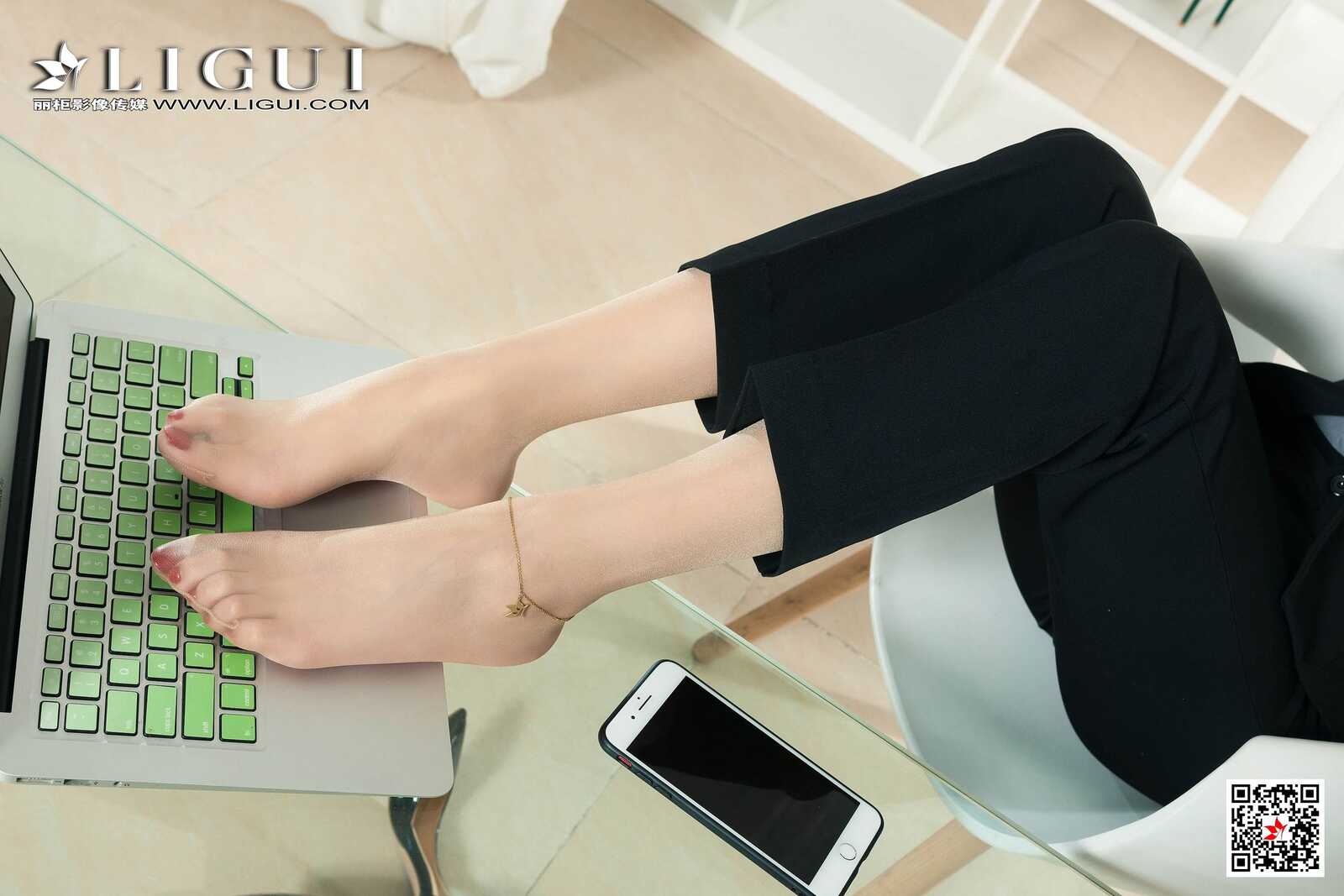 苏曼《紧身裤OL女郎》 [丽柜Ligui] 网络丽人 写真第2张