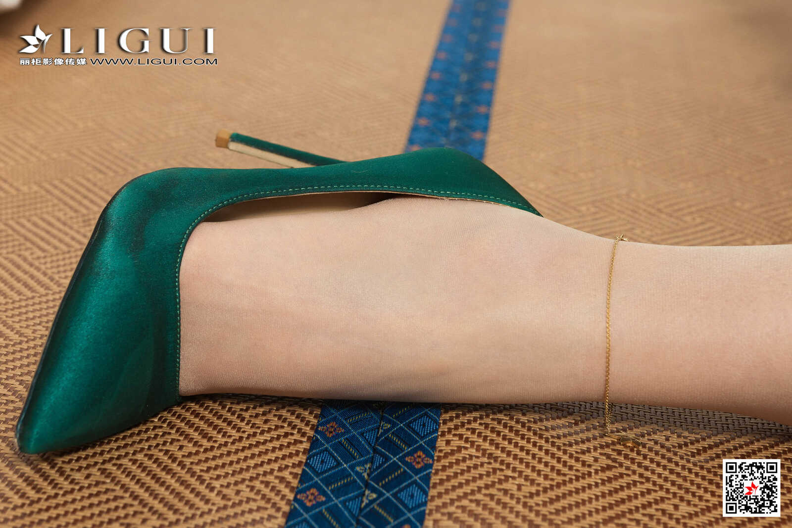 腿模筱筱《性感和服美束》 [丽柜Ligui] 写真集第15张