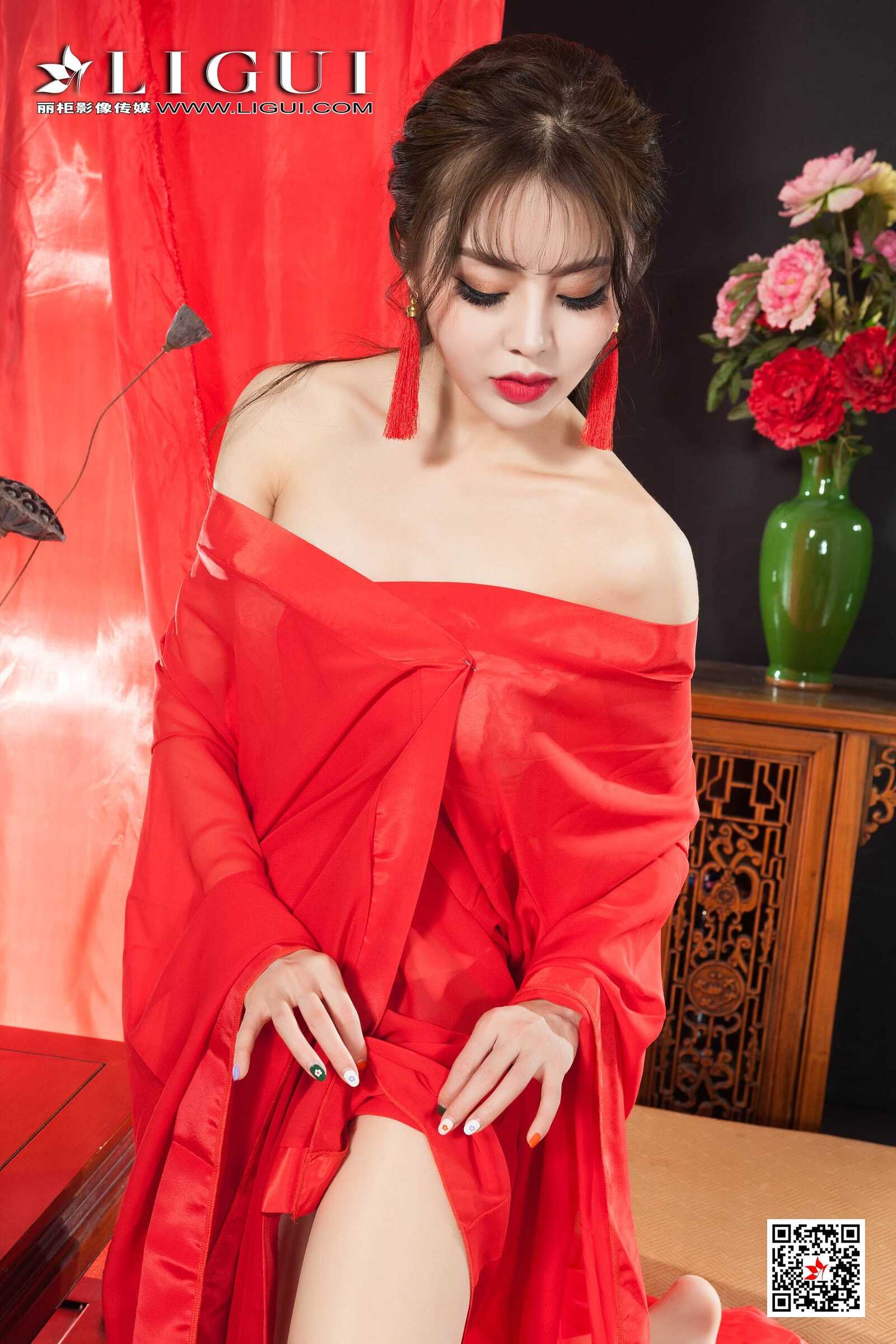 Model 凉儿《古色古香的丝足》 [丽柜Ligui] 写真集第1张