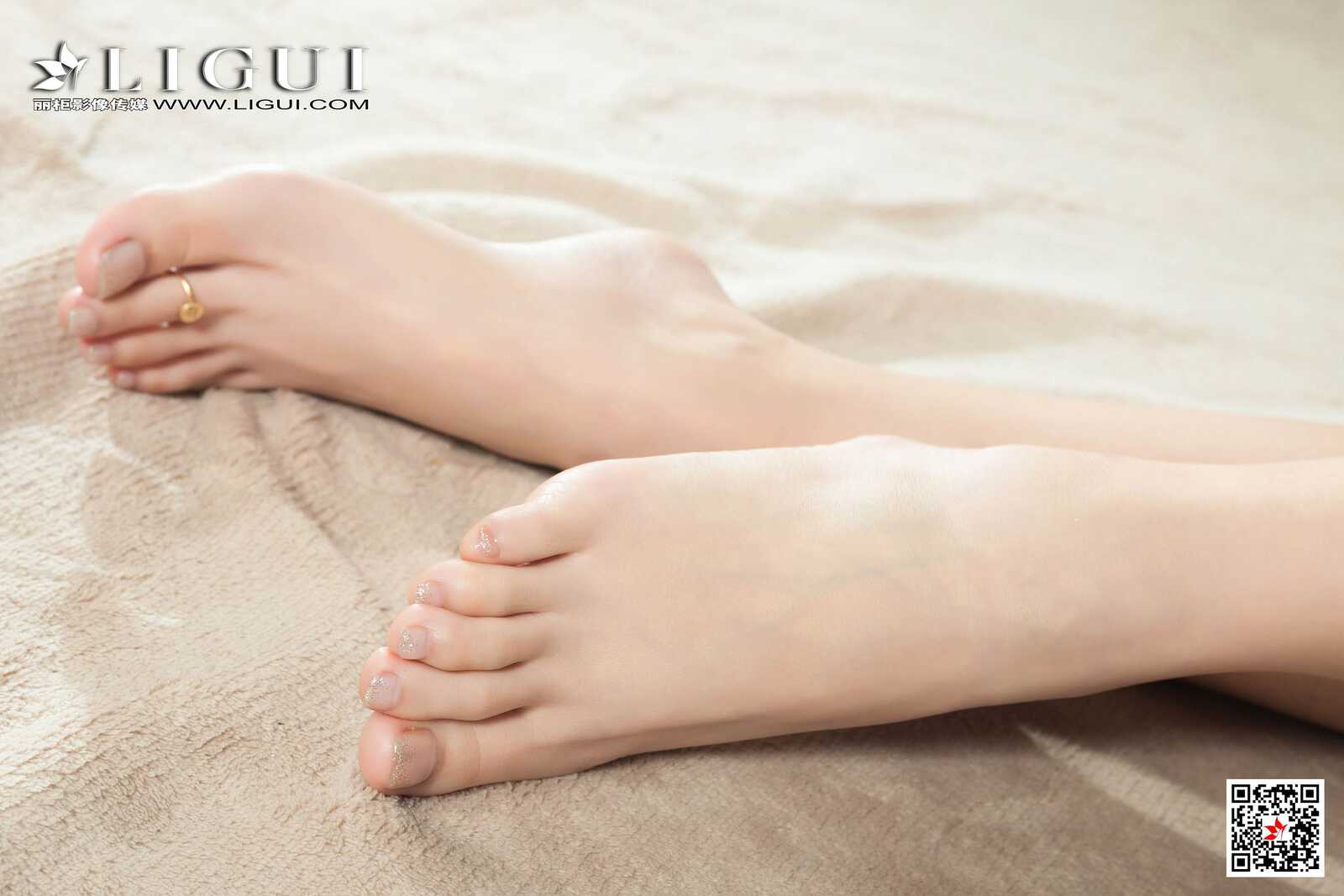 Model 蕊蕊《黑丝袜美腿玉足》 [丽柜Ligui] 写真集第9张