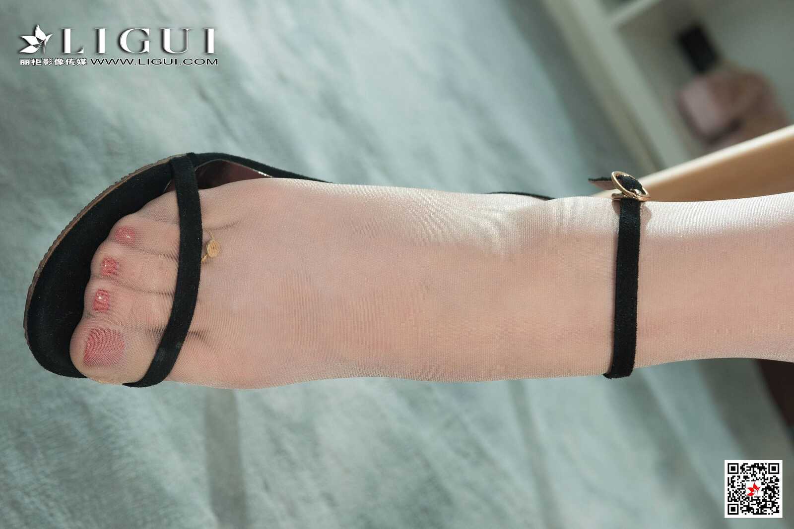 Model 伊伊《肉丝美腿高跟OL》 [丽柜LIGUI] 网络丽人第2张