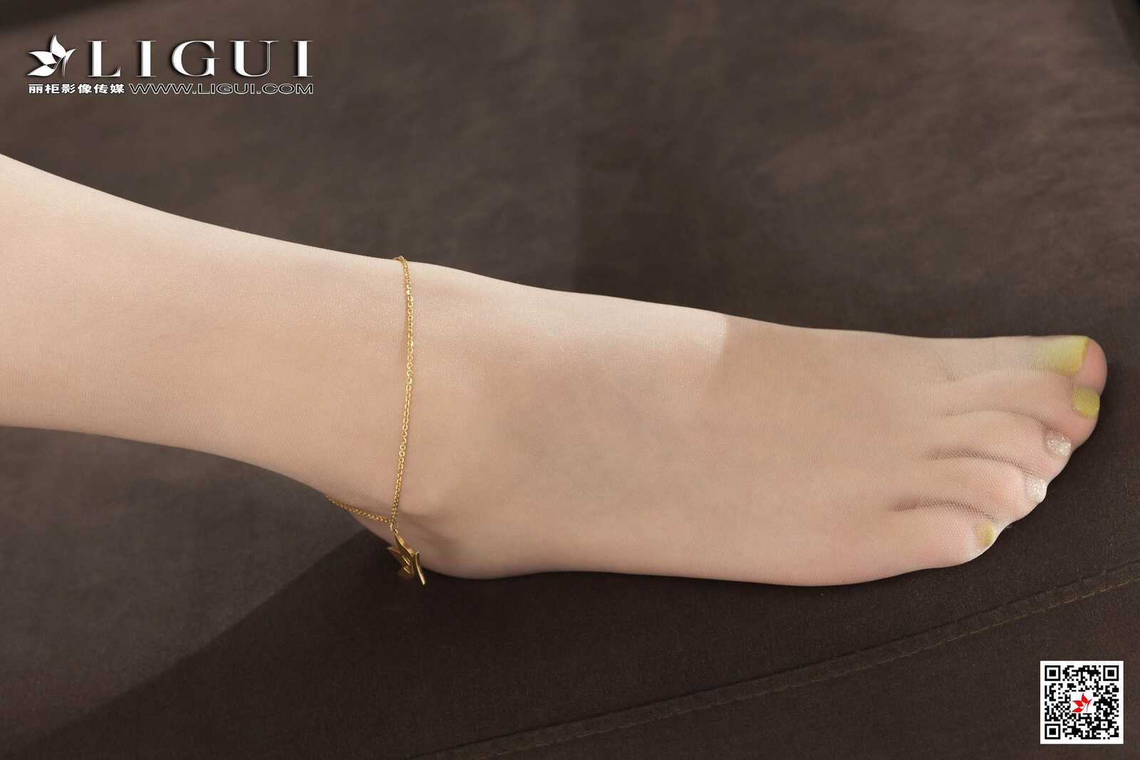 Model 程程《沙发肉丝OL》 [丽柜Ligui] 写真集第1张