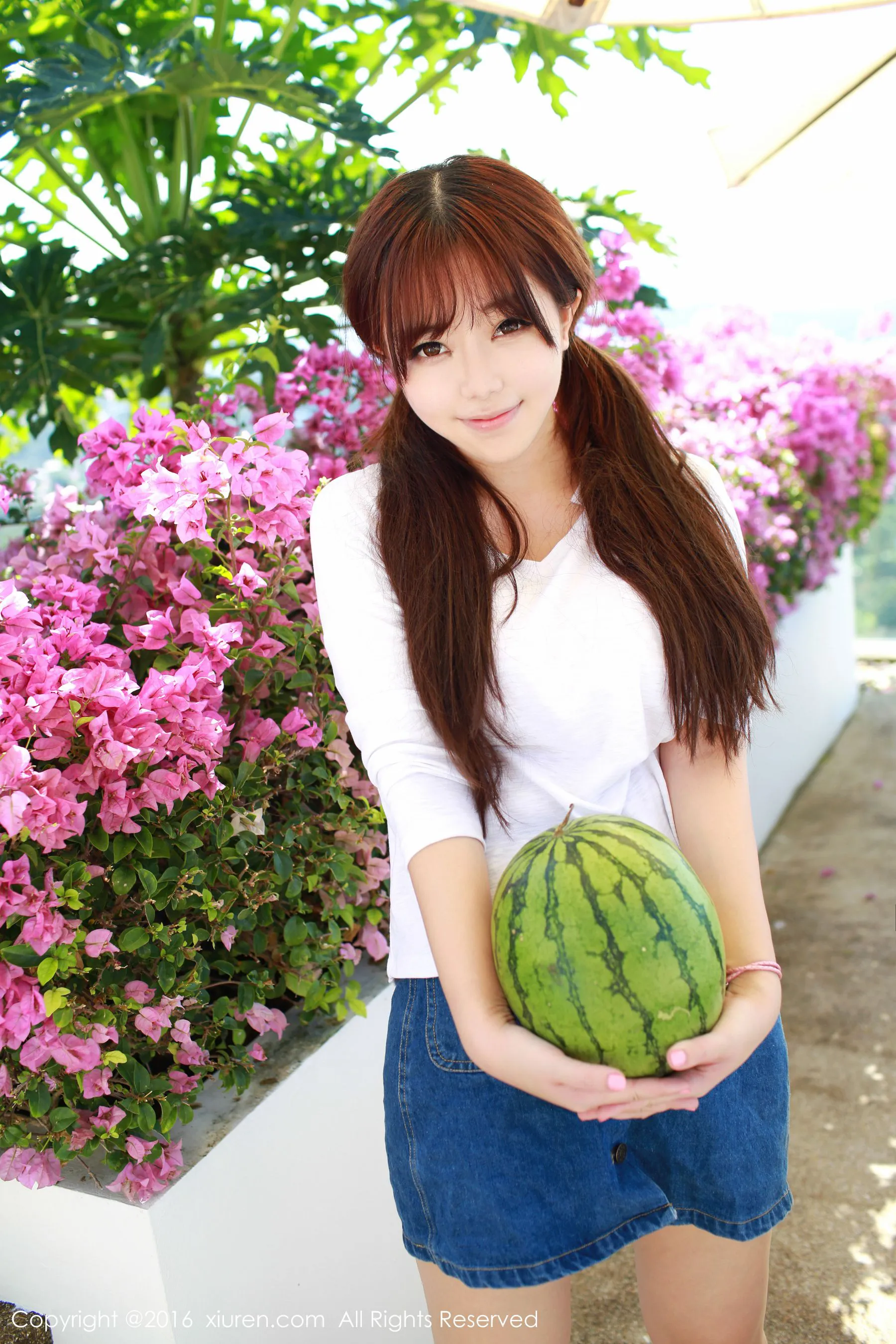 刘飞儿Faye《西瓜+牛仔超短裙+针织内衣》 秀人网 No.490第1张