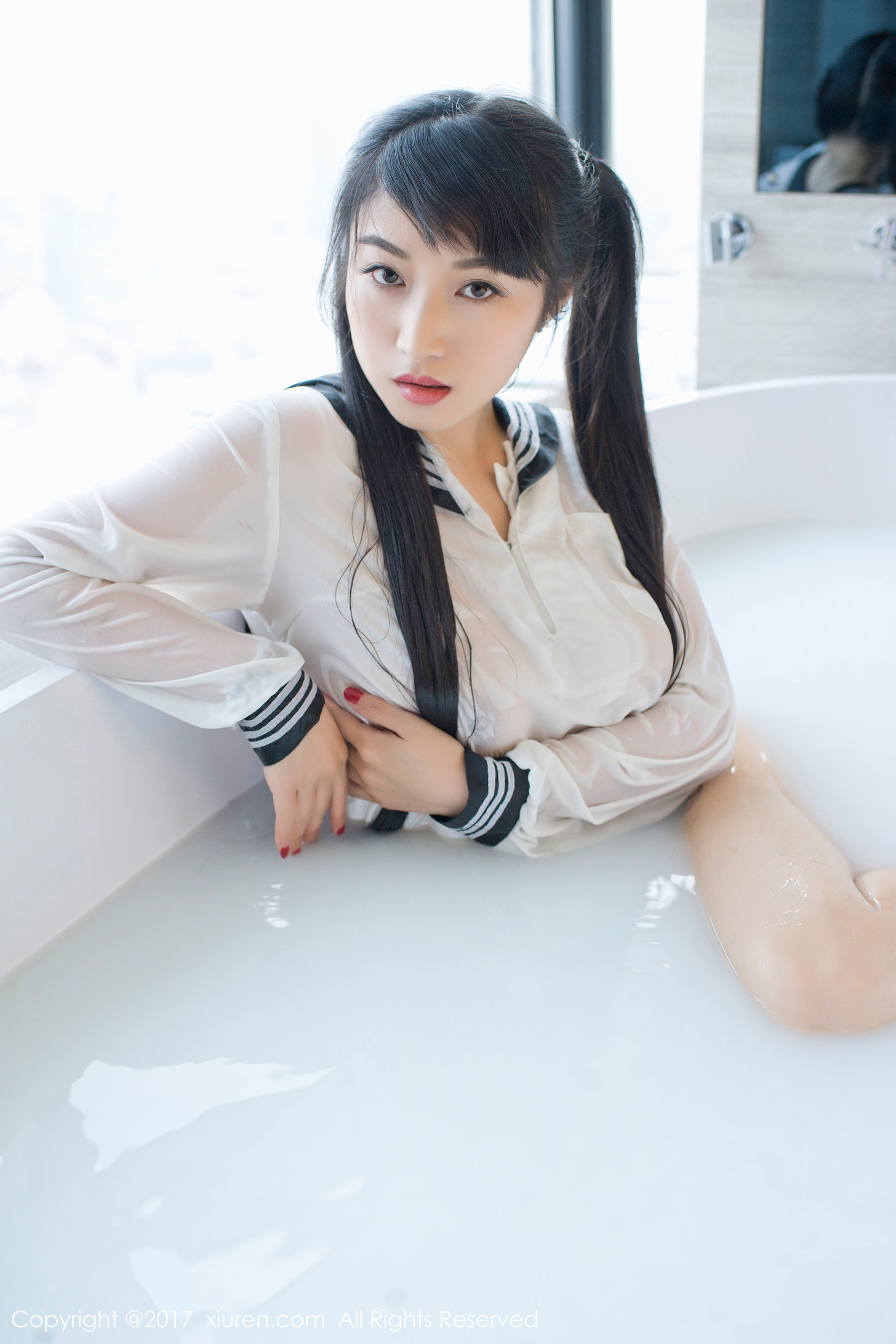  盼盼龙女sunny《牛奶浴学生装+透明学生装+黑色乳贴》 秀人 NO.853第4张