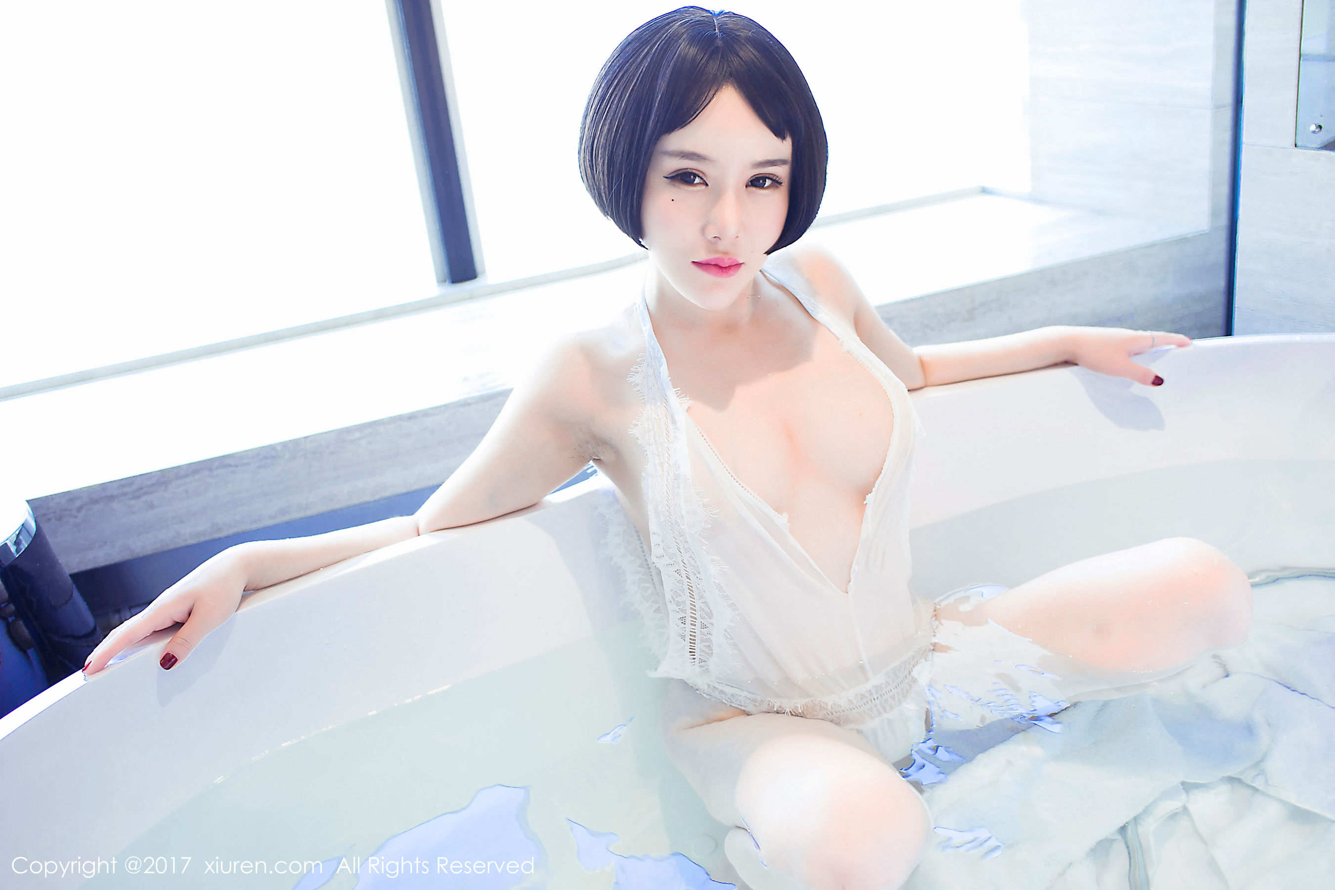  佑熙《蕾丝浴缸湿身+粉色绣花内衣》 秀人网XIUREN No.770第17张