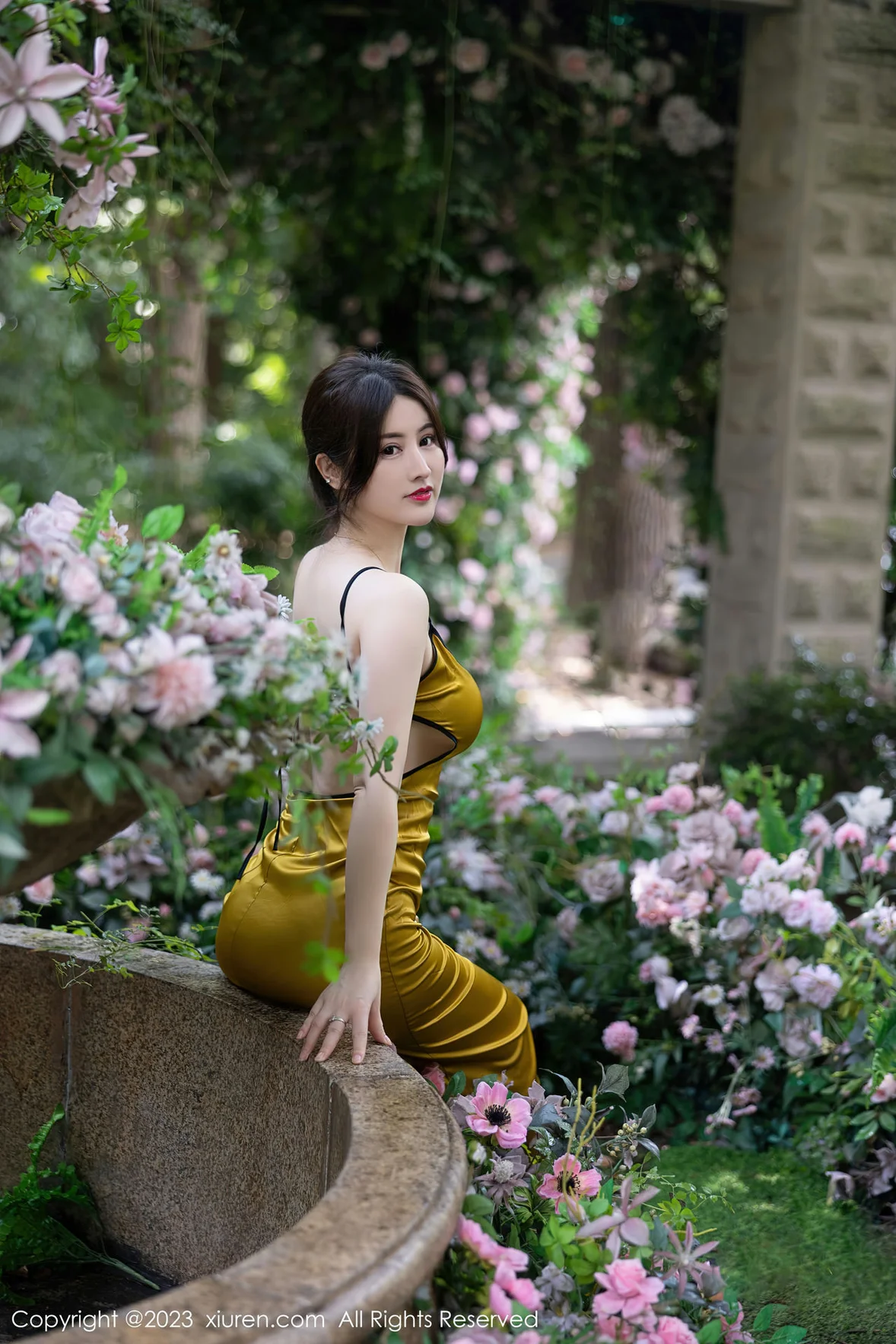  XiuRen 秀人 No.7302 诗诗kiki 吊带长裙性感写真 [84P]第13张