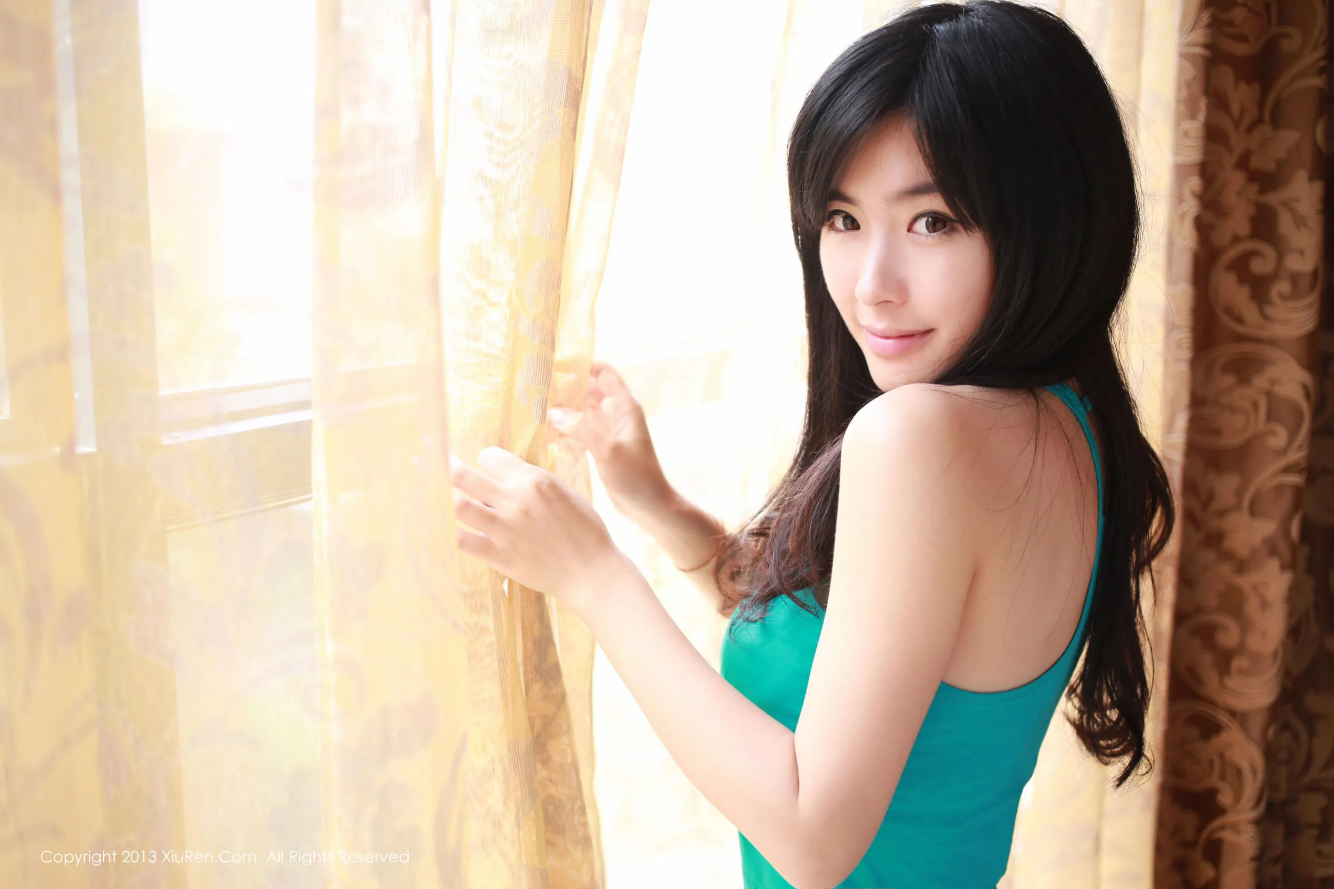 刘雪妮Verna《黑色蕾丝、吊袜、护士装、各色的小裤裤》 秀人网 No.010第12张