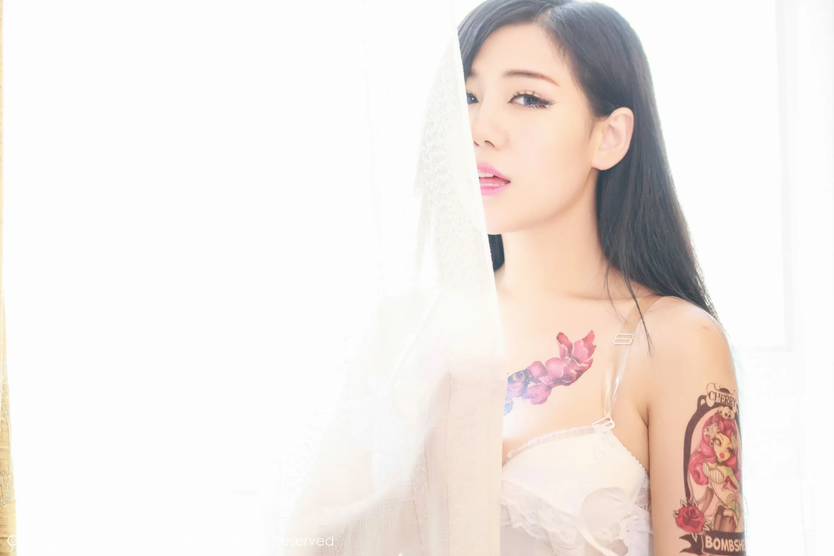 天津妹子旭旭《性感的吊带小睡衣》 秀人网 No.356第21张