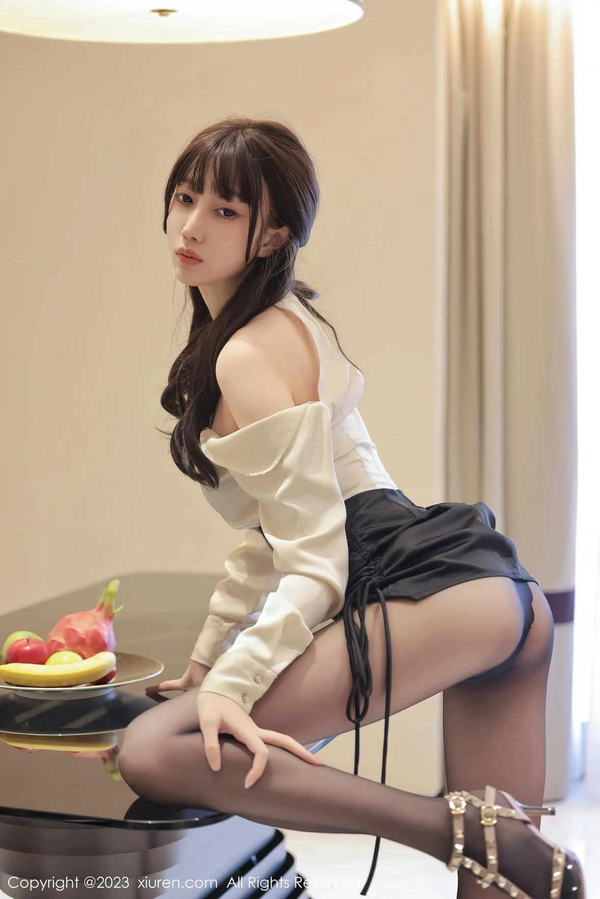  XiuRen 秀人 No.6929 玥儿玥er 魅惑黑丝广州旅拍 [69P]第1张