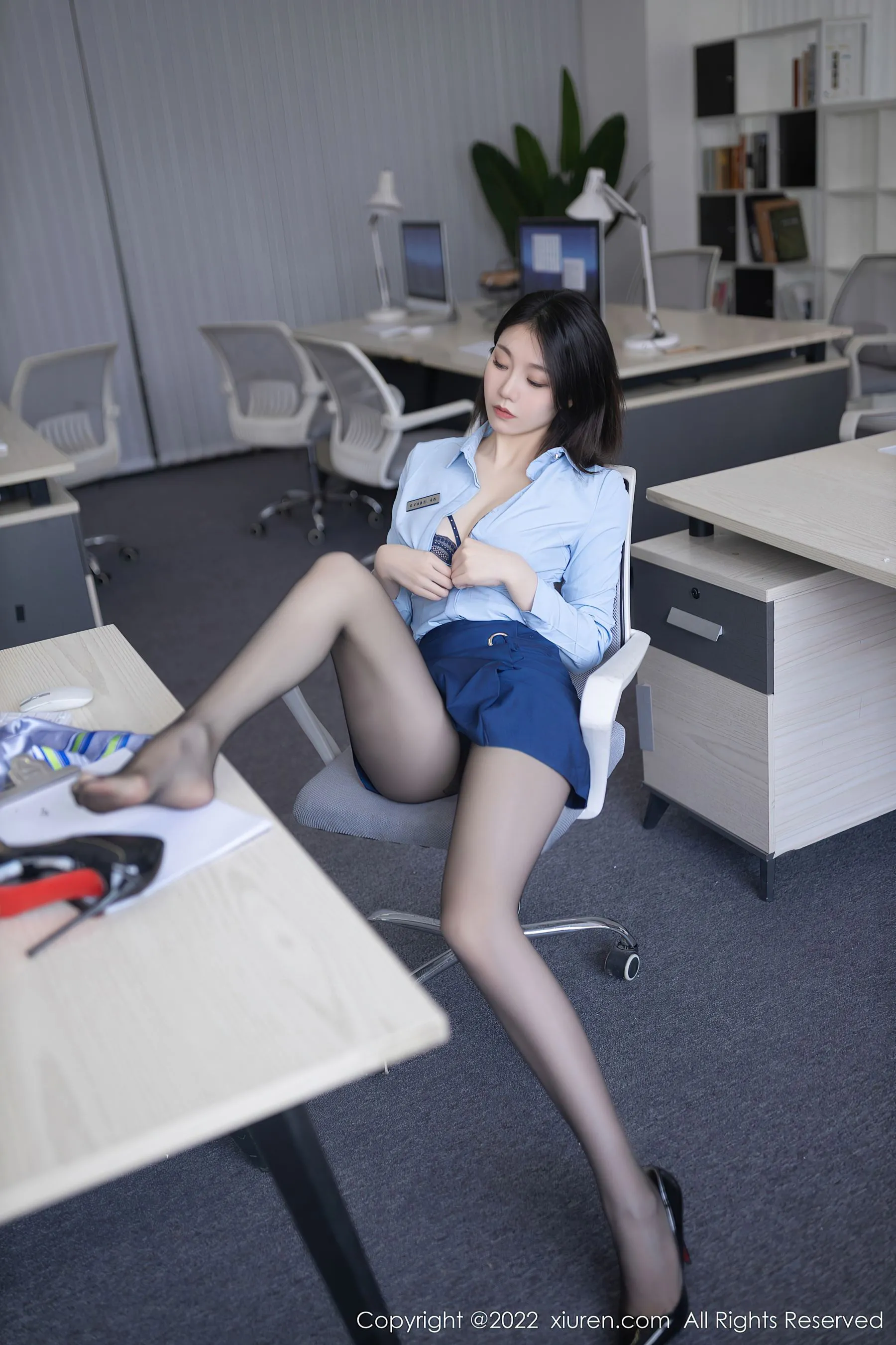  秀人网 No.5021 安然anran 黑丝美腿第15张