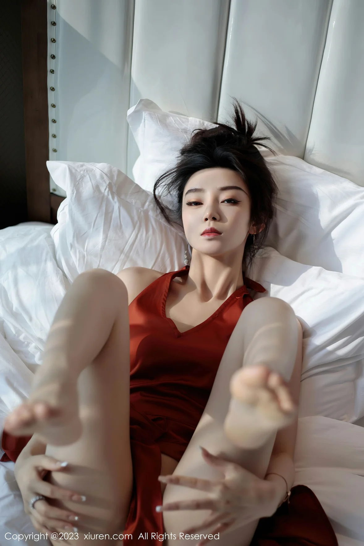  XiuRen 秀人 No.6861 苏曼兮 红色连夜短裙首套写真 [75P]第18张