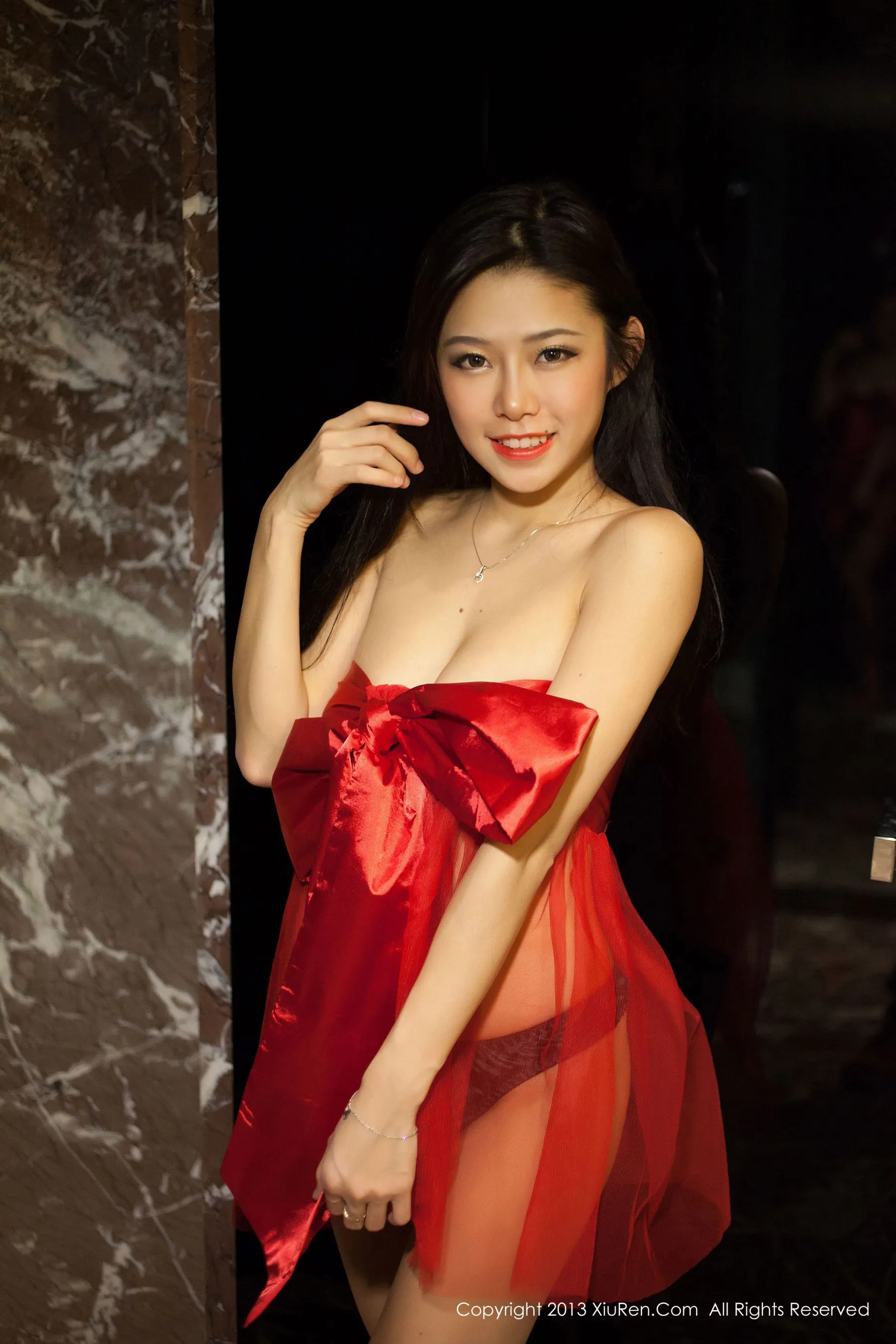 性感女神能叔@luvian本能《圣诞套图》 秀人网 No.070第12张