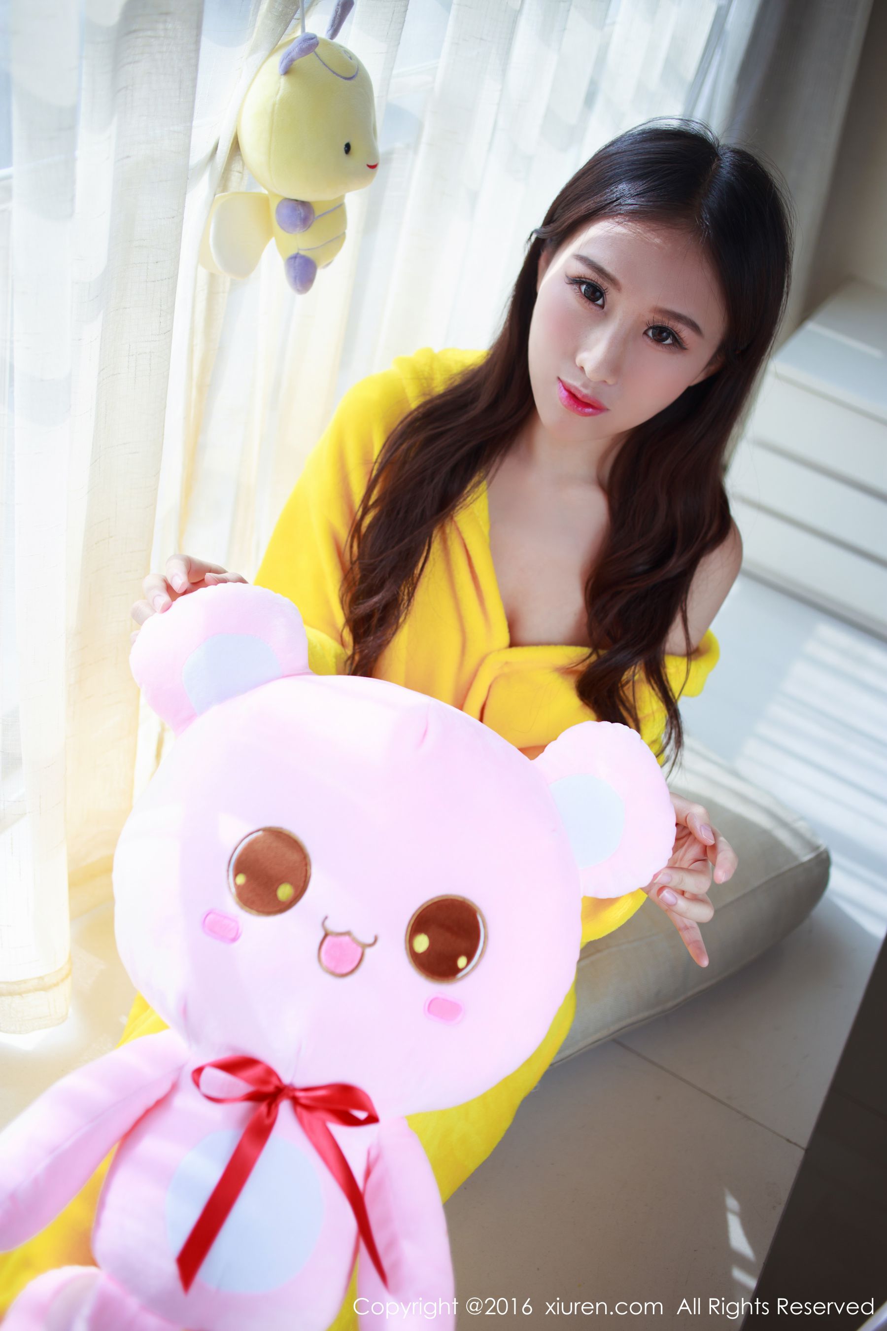 月音瞳《皮卡丘和学生制服》 秀人网 No.646第2张