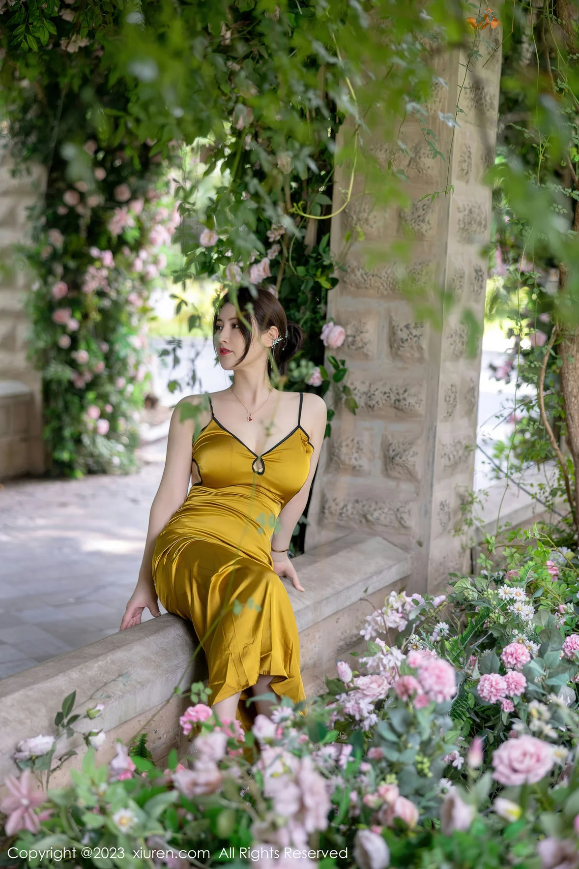  XiuRen 秀人 No.7302 诗诗kiki 吊带长裙性感写真 [84P]第16张