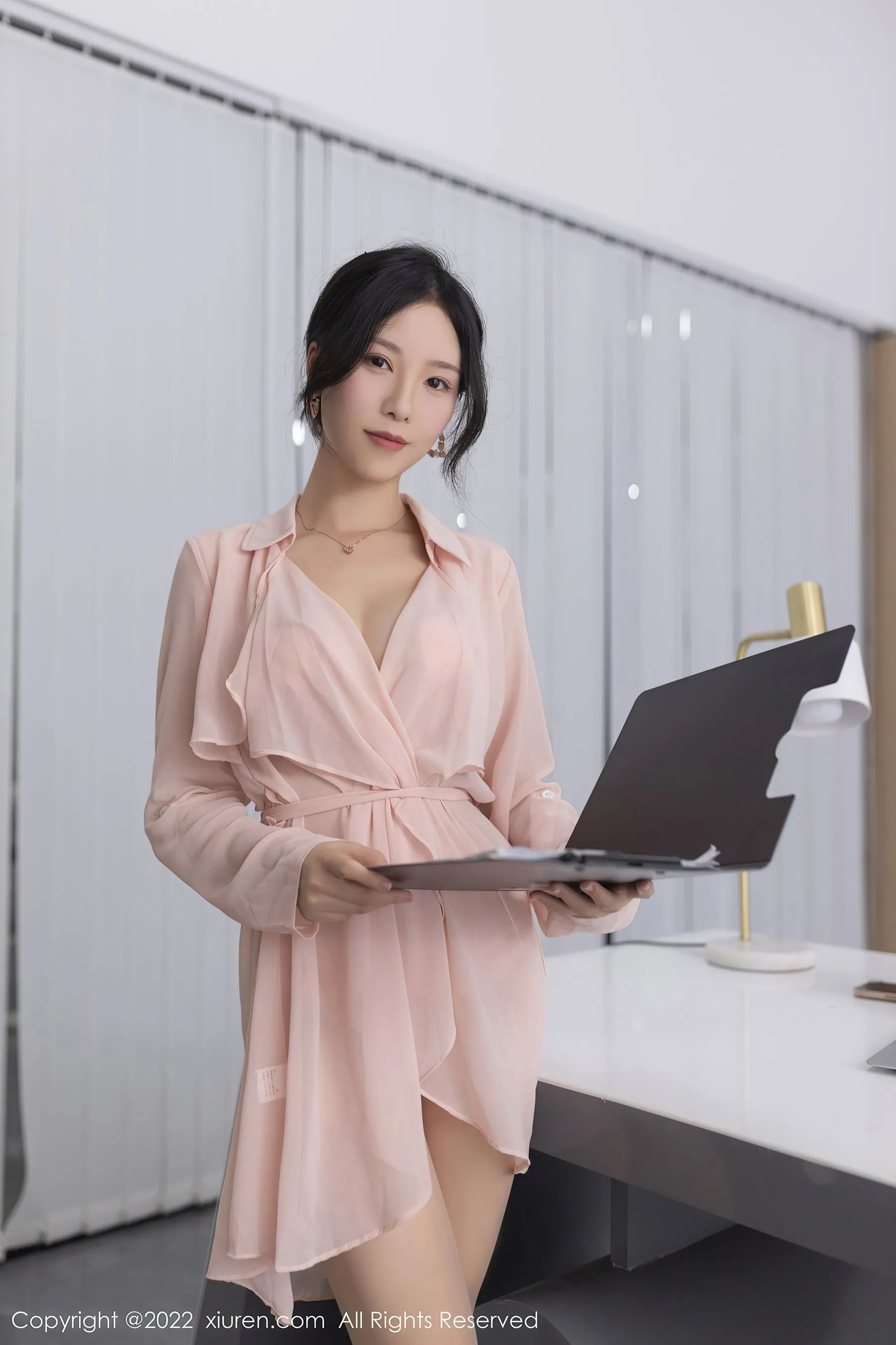  秀人网 No.5657 利世 职员装扮第21张