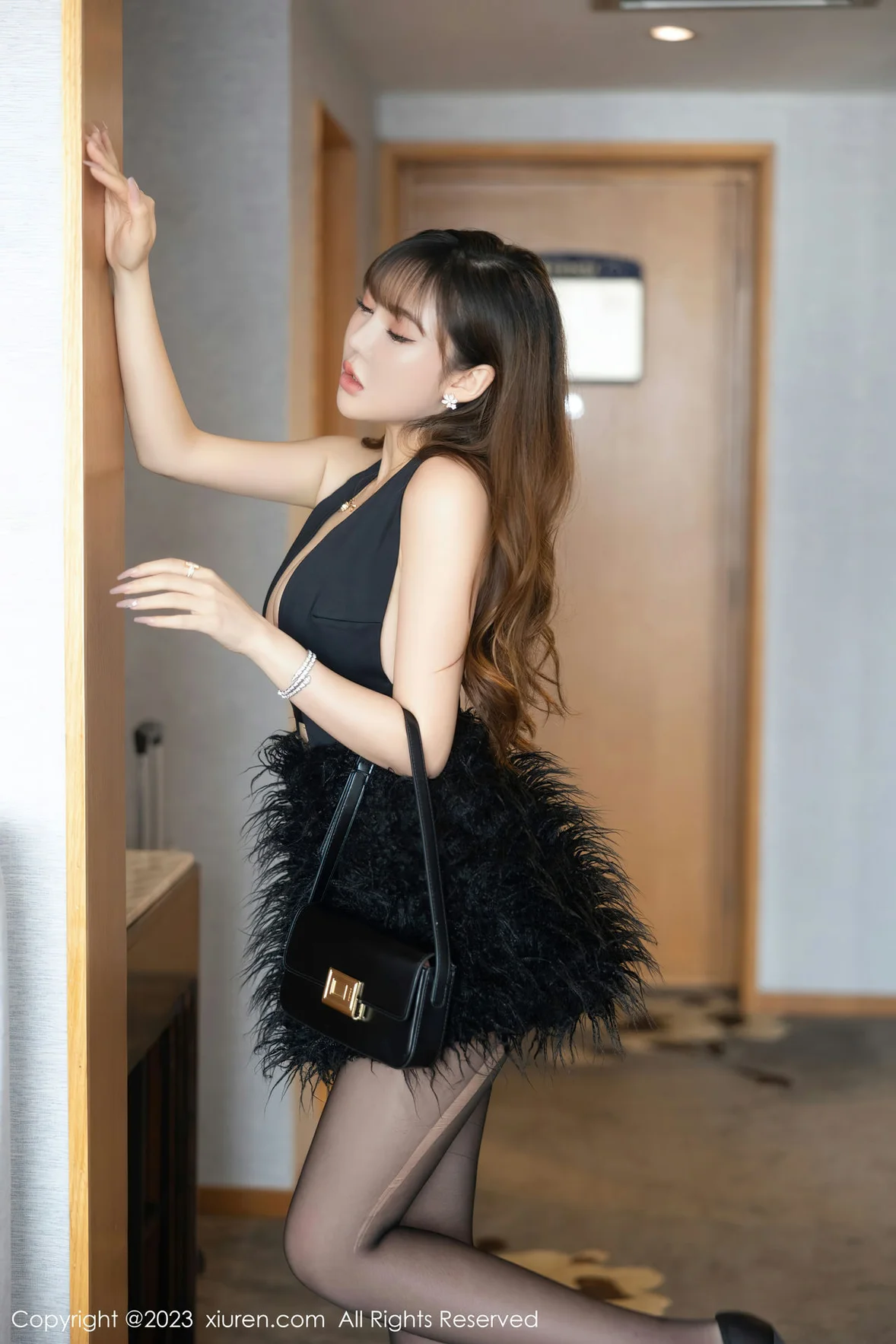  XiuRen 秀人 No.6864 萌汉药baby 黑色礼裙性感写真 [75P]第4张