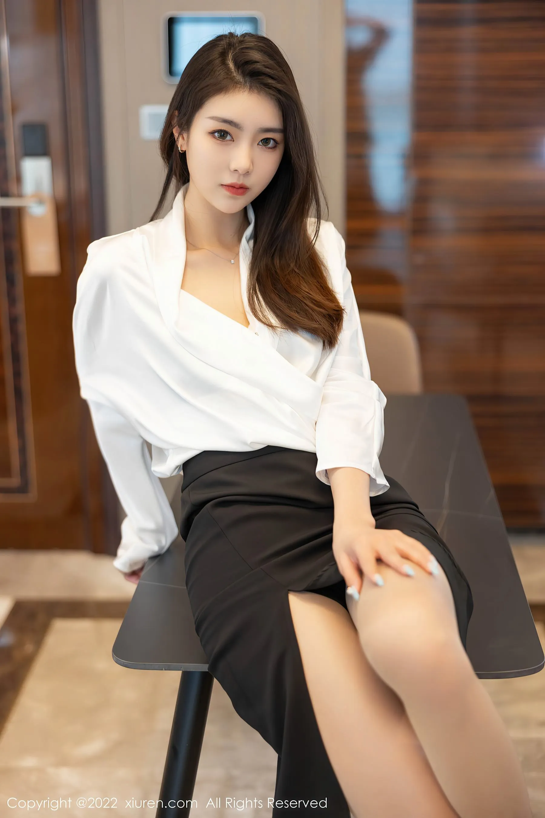  秀人网 No.4869 可樂Vicky 长发美女丝袜美腿写真第10张