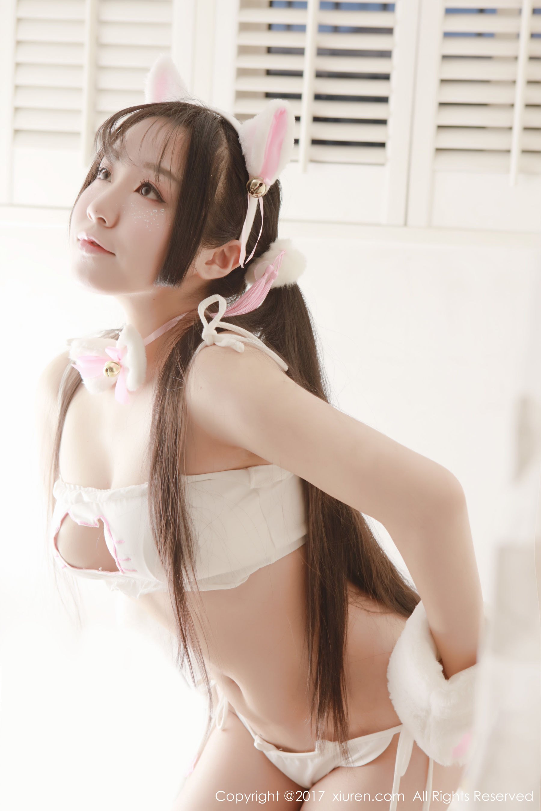 吃白菜的vi菜菜《长着猫耳朵及尾巴的清纯可爱少女》 秀人网XIUREN No.753第9张