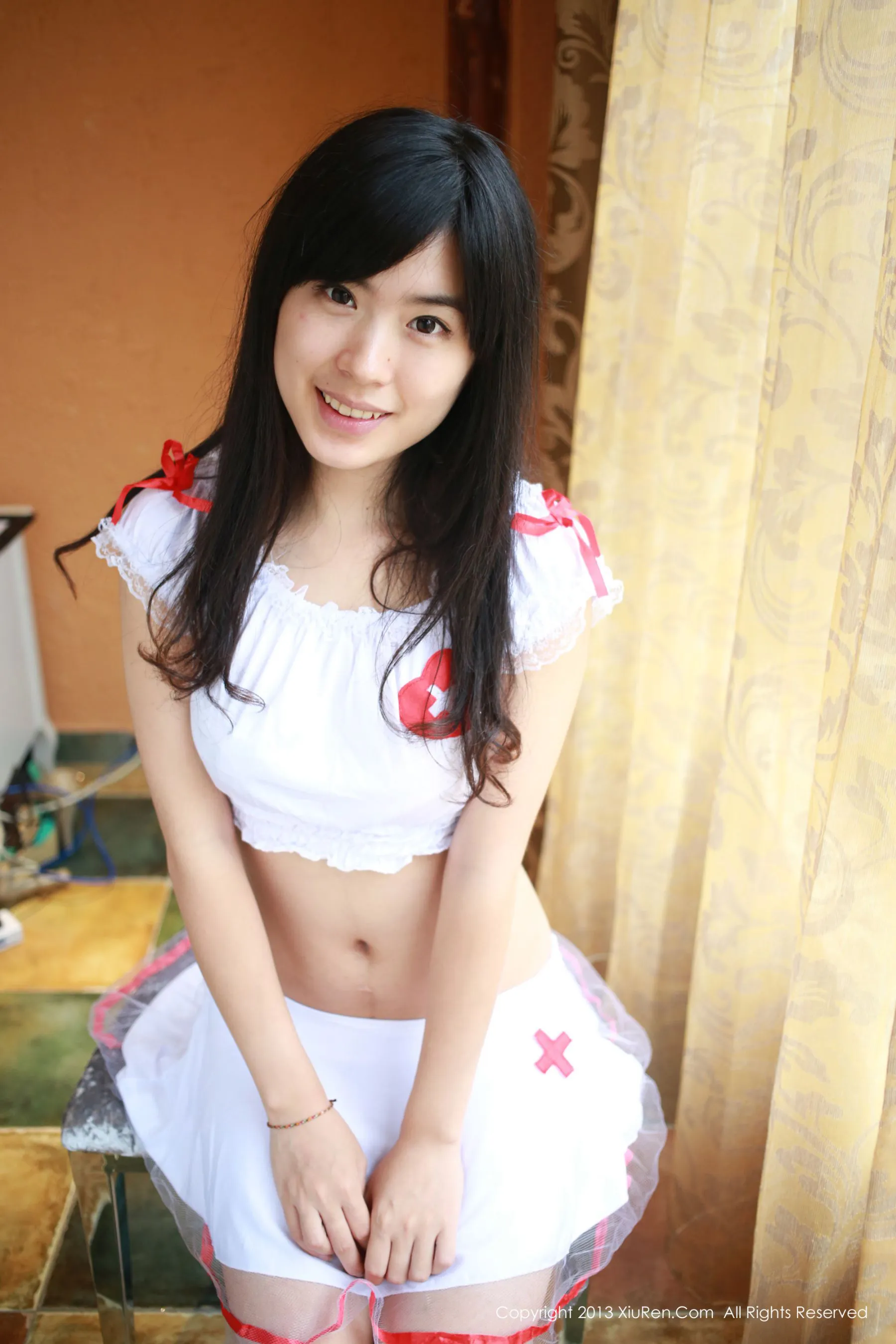 刘雪妮Verna《黑色蕾丝、吊袜、护士装、各色的小裤裤》 秀人网 No.010第4张