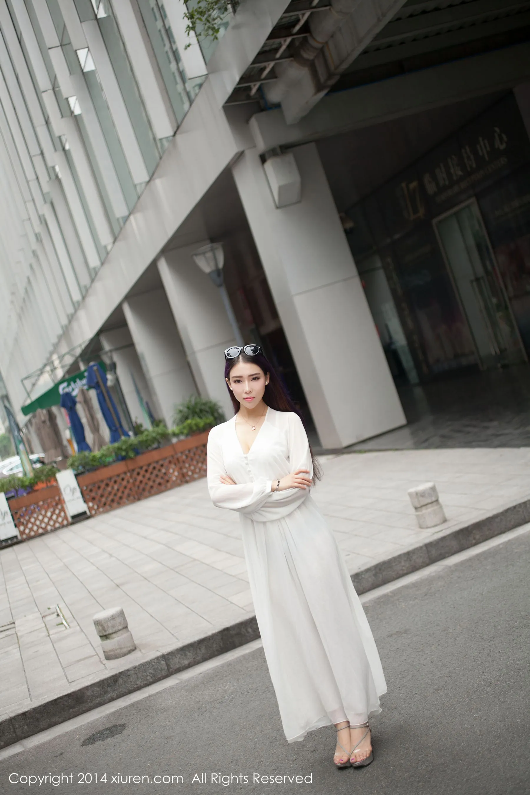  夢娜Vanessa《款款而来的特级女神》 秀人网 No.131第8张