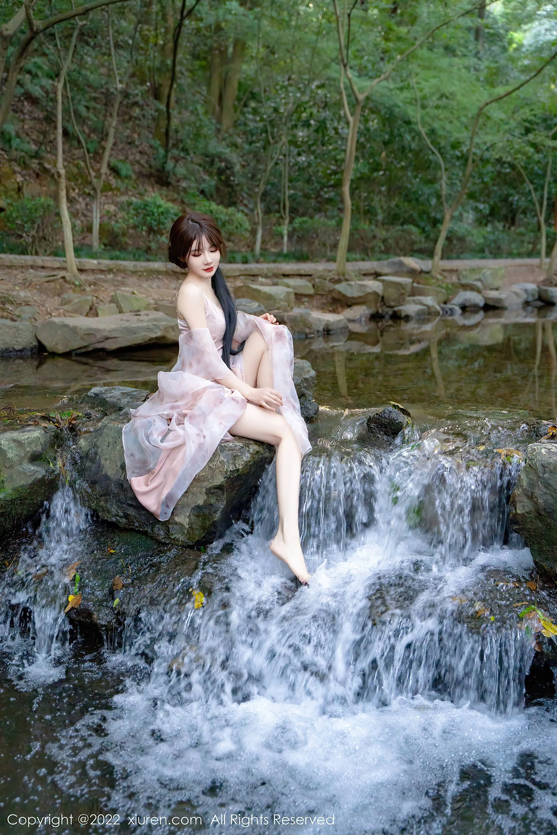  秀人网 No.5690 婠婠么 美腿长裙第24张