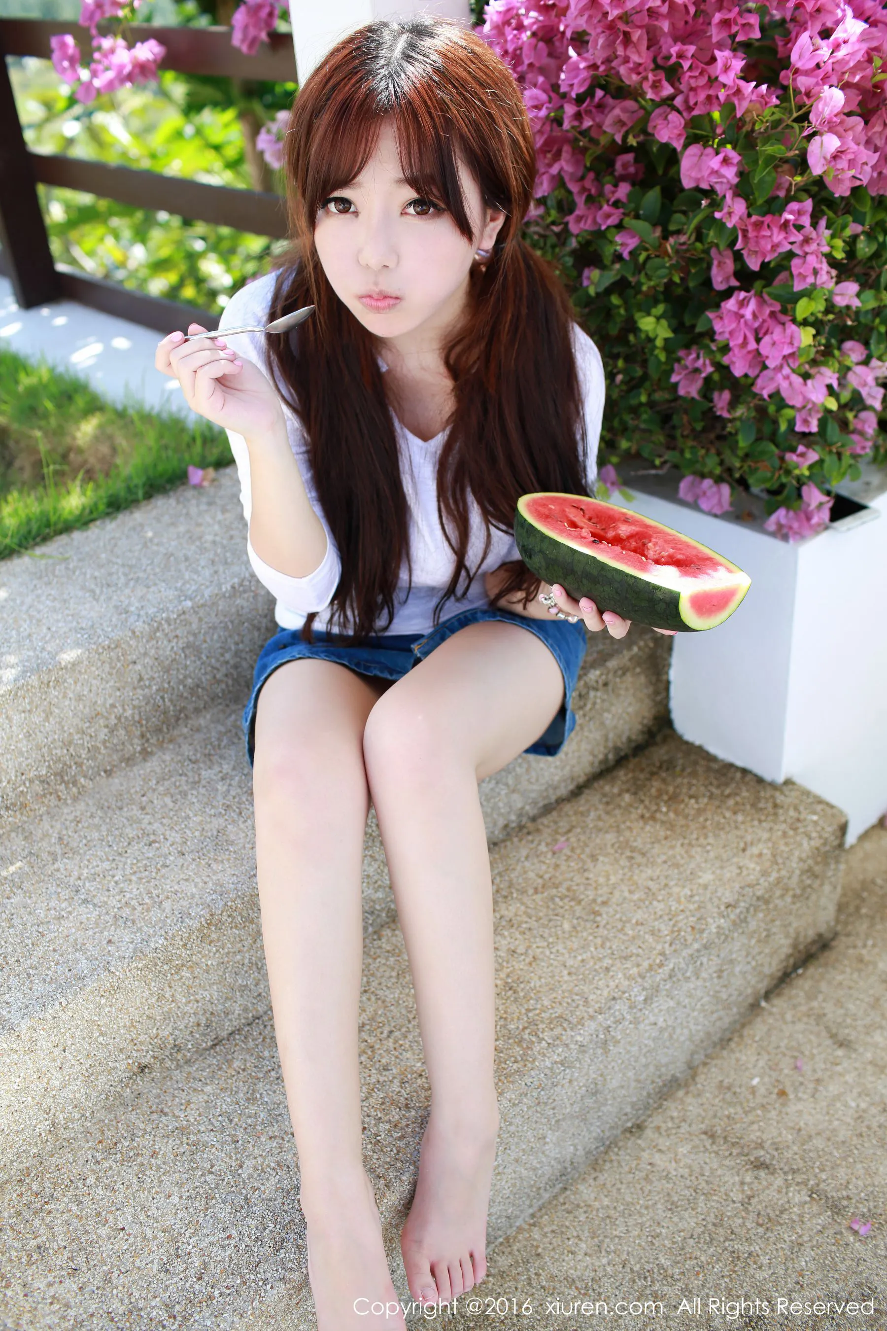 刘飞儿Faye《西瓜+牛仔超短裙+针织内衣》 秀人网 No.490第5张