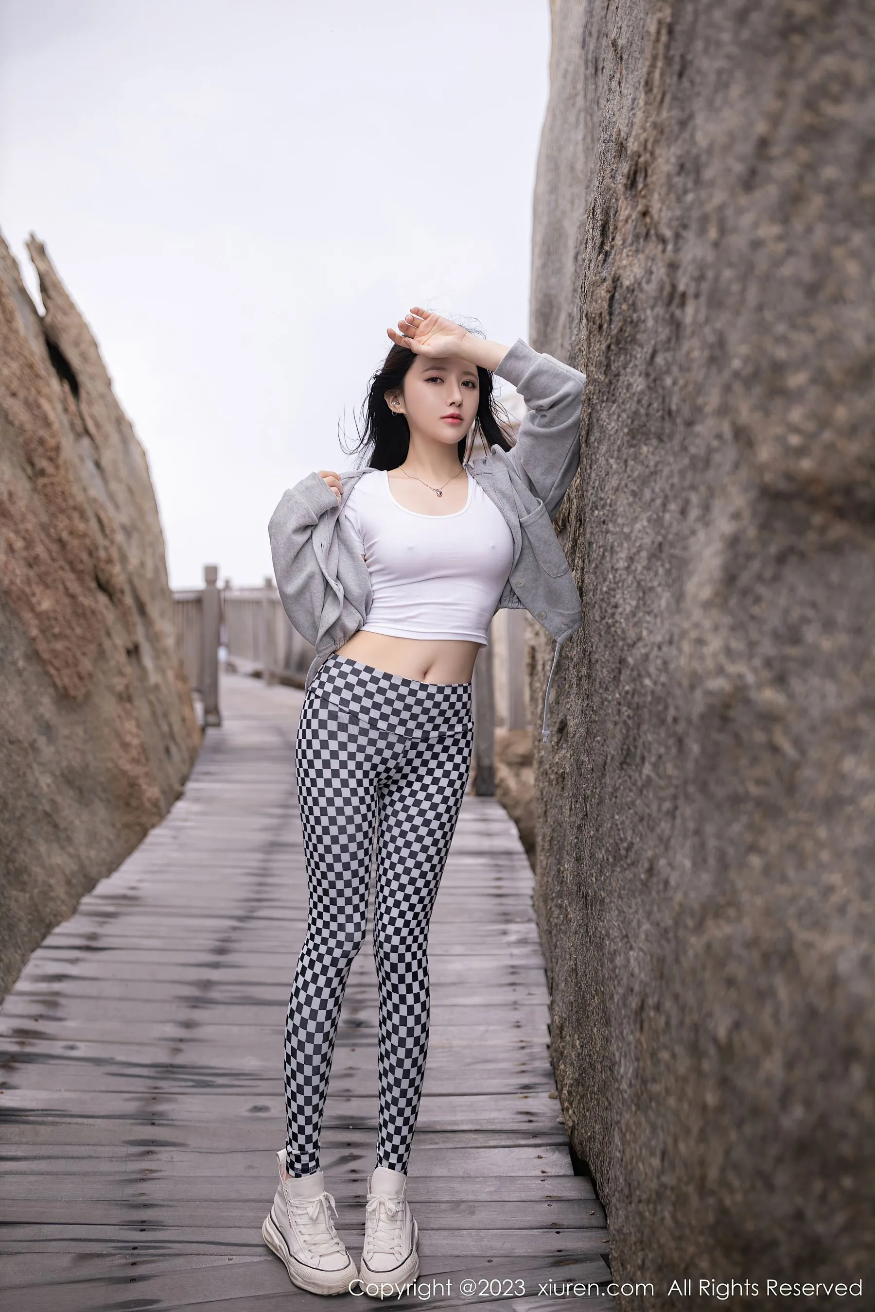 秀人网 No.6541 鱼子酱Fish 车拍美腿第27张