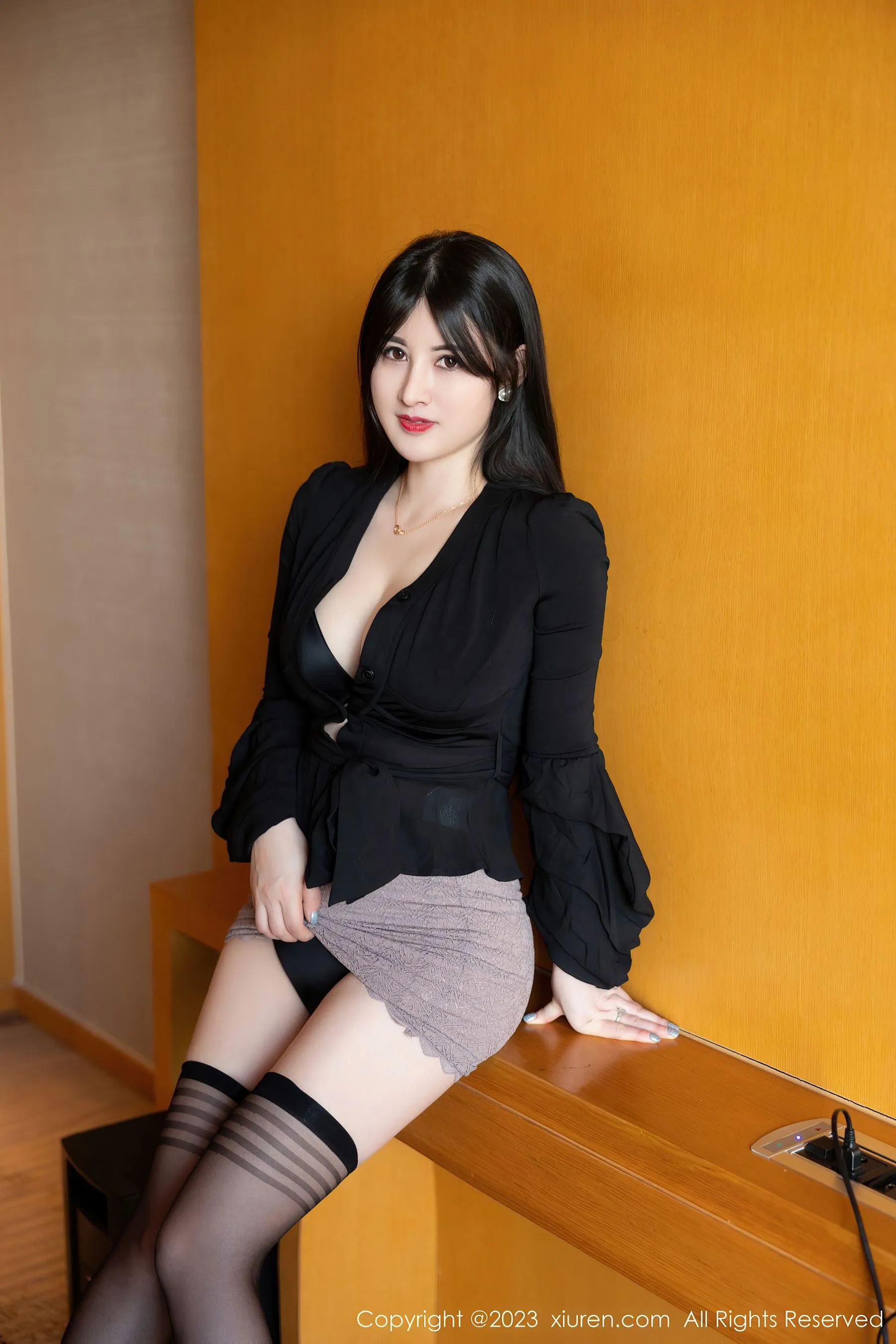  秀人网 No.6676 诗诗kiki 黑丝美腿第2张