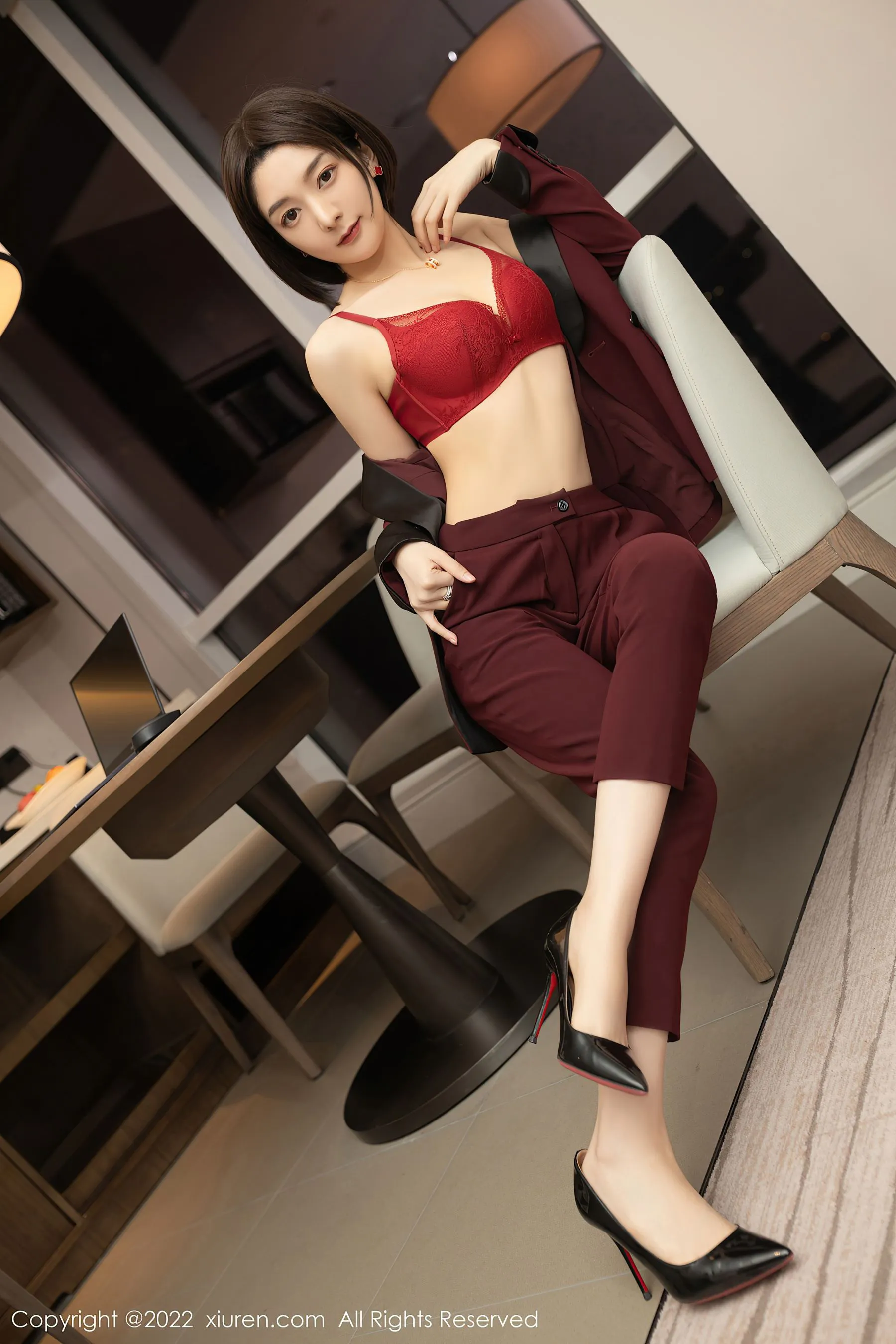  秀人网 No.5111 Angela00 OL美腿第21张