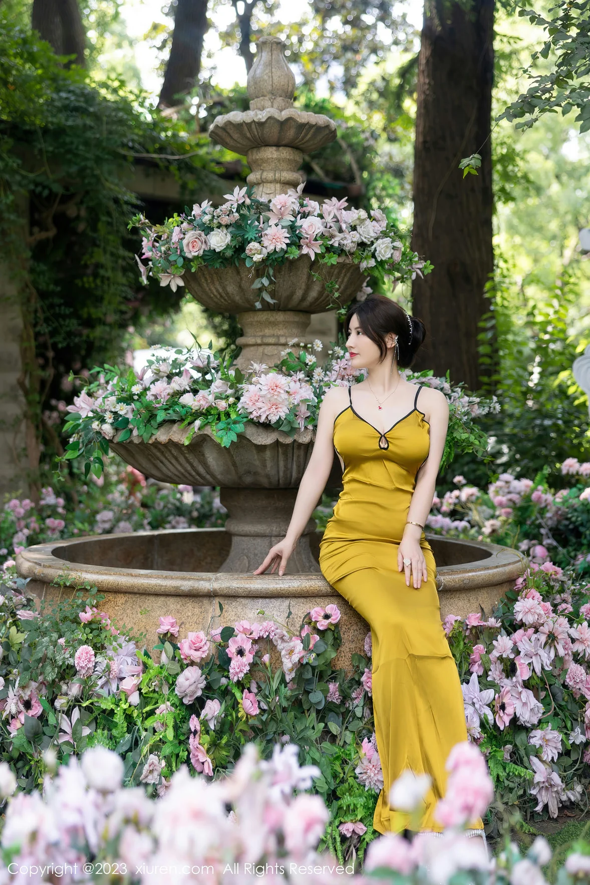  XiuRen 秀人 No.7302 诗诗kiki 吊带长裙性感写真 [84P]第11张