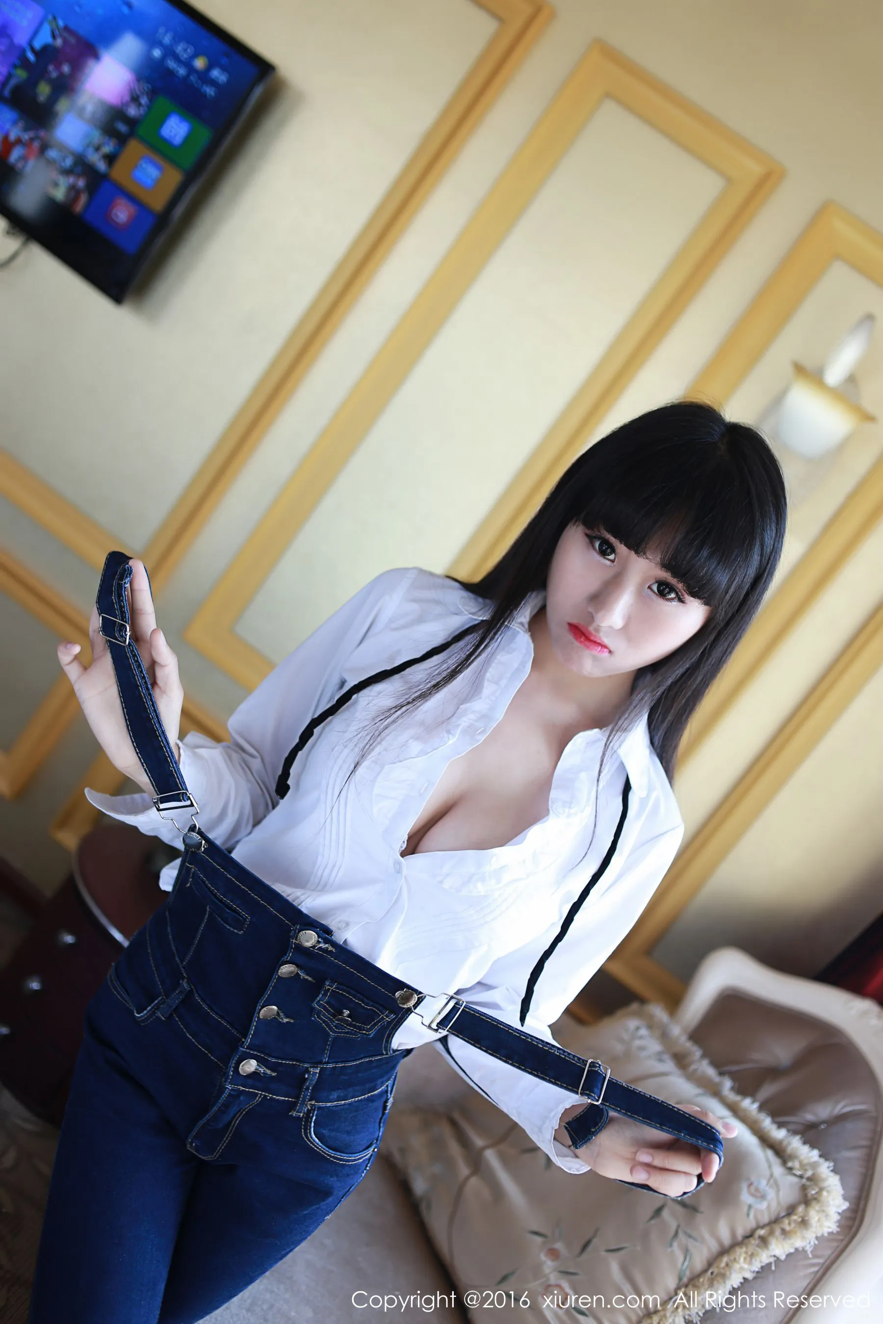  月音瞳《来自武汉的童颜巨乳妹子》 秀人网 No.520第2张