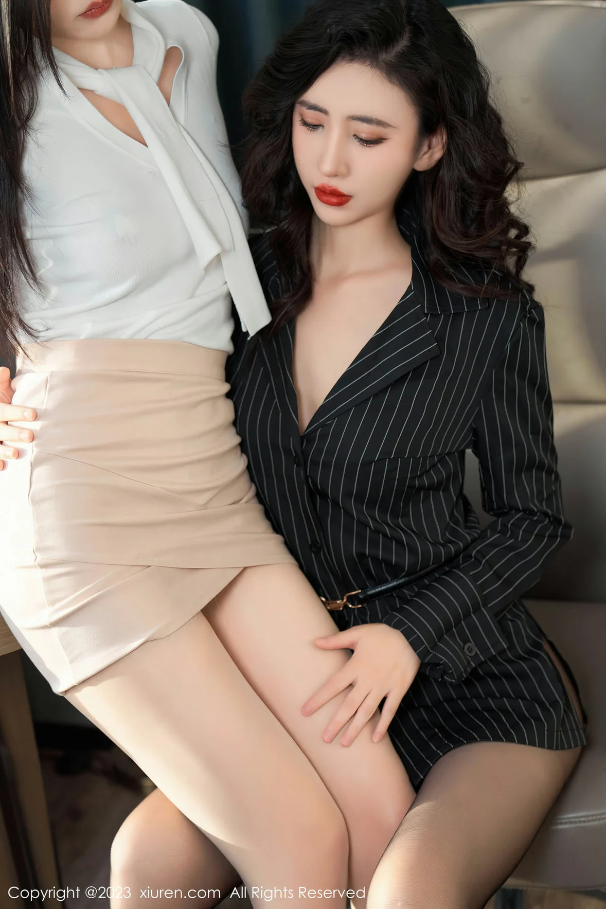  XiuRen 秀人 No.6860 章芃芃 黑色条纹上衣首套写真 [91P]第8张