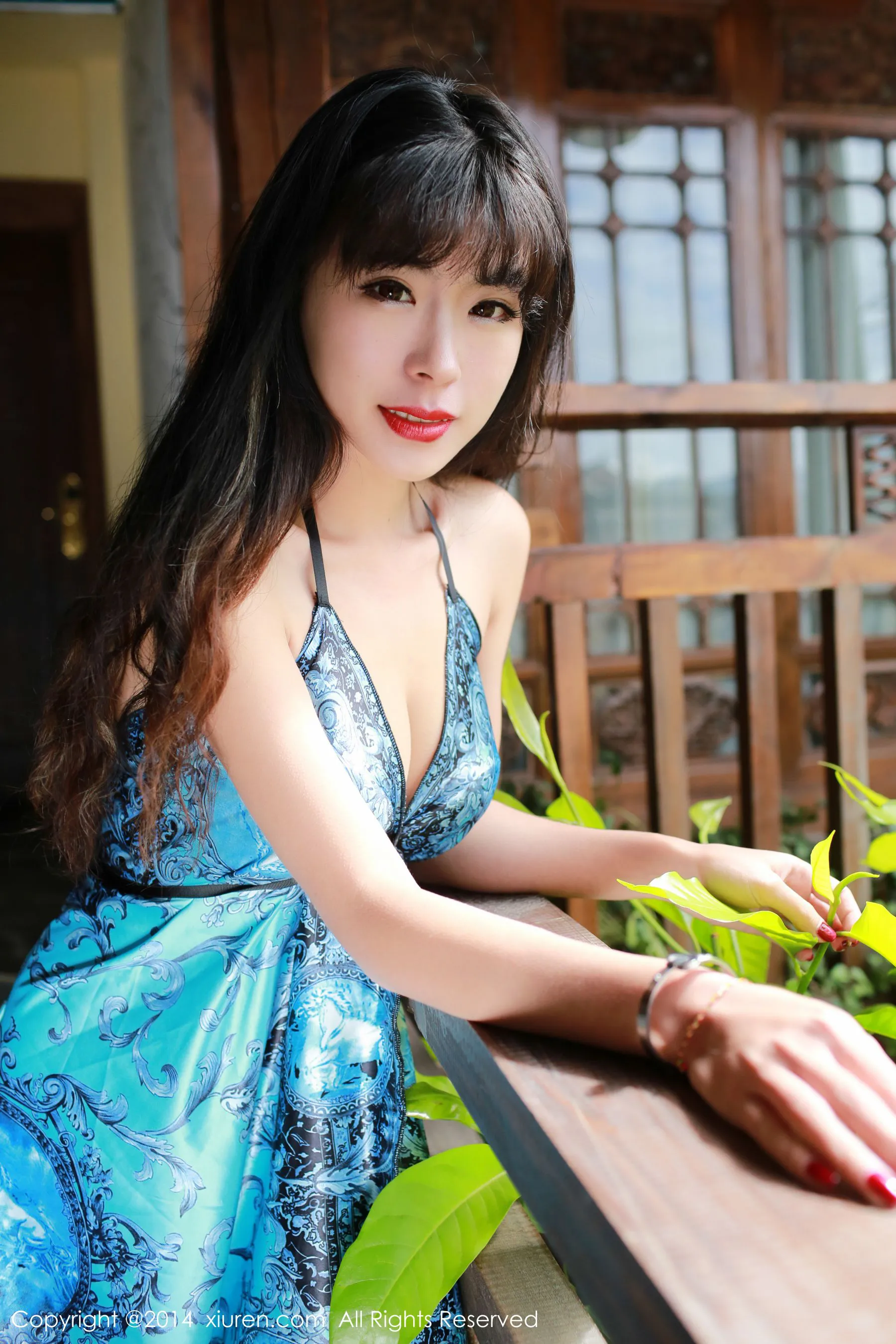  刘雪妮Verna《丽江旅拍》性感肚兜+长裙系列 秀人网 No.231第9张