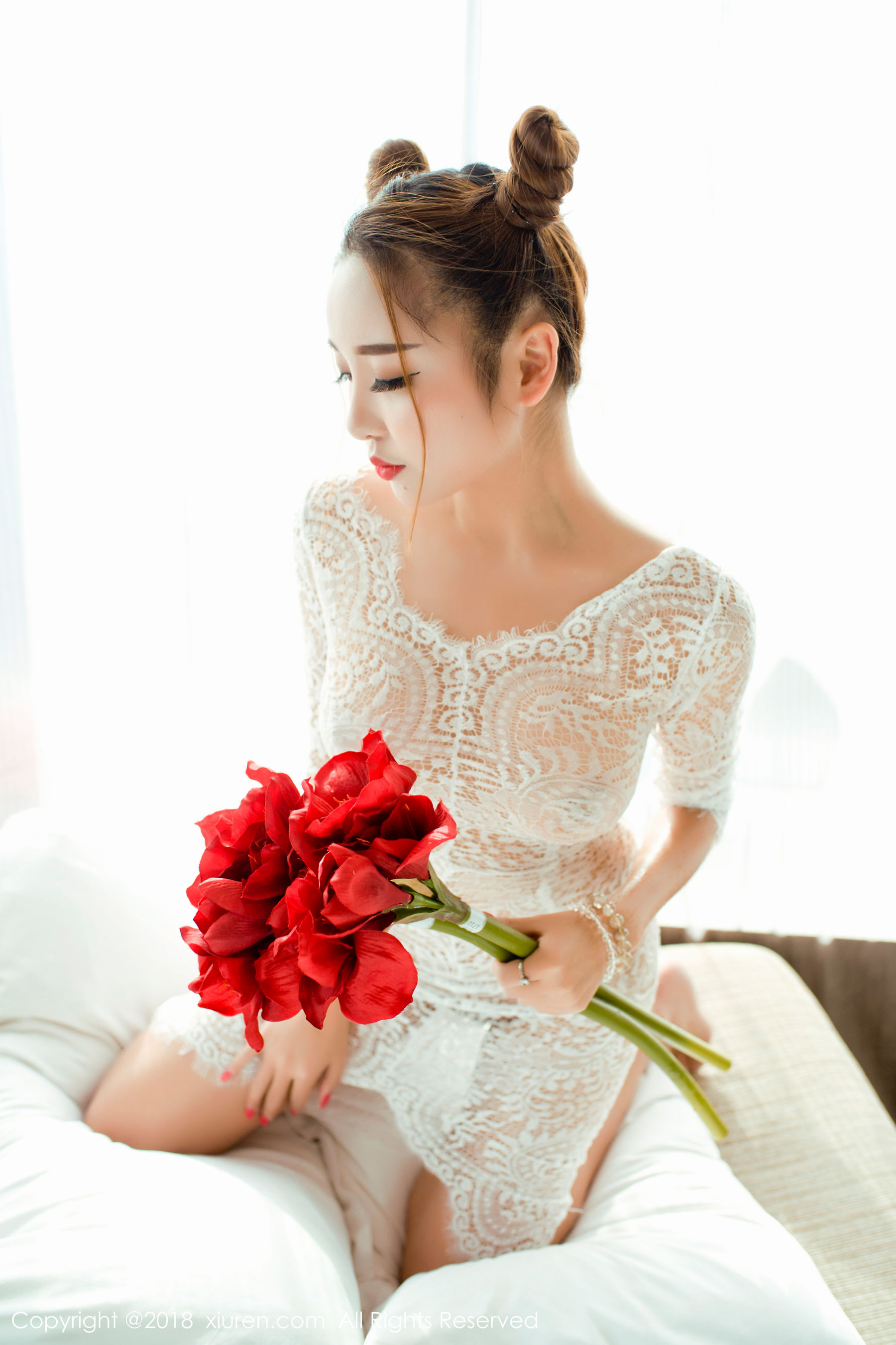 李梓熙《性感E罩杯巨乳美女》 秀人网XIUREN No.985第1张