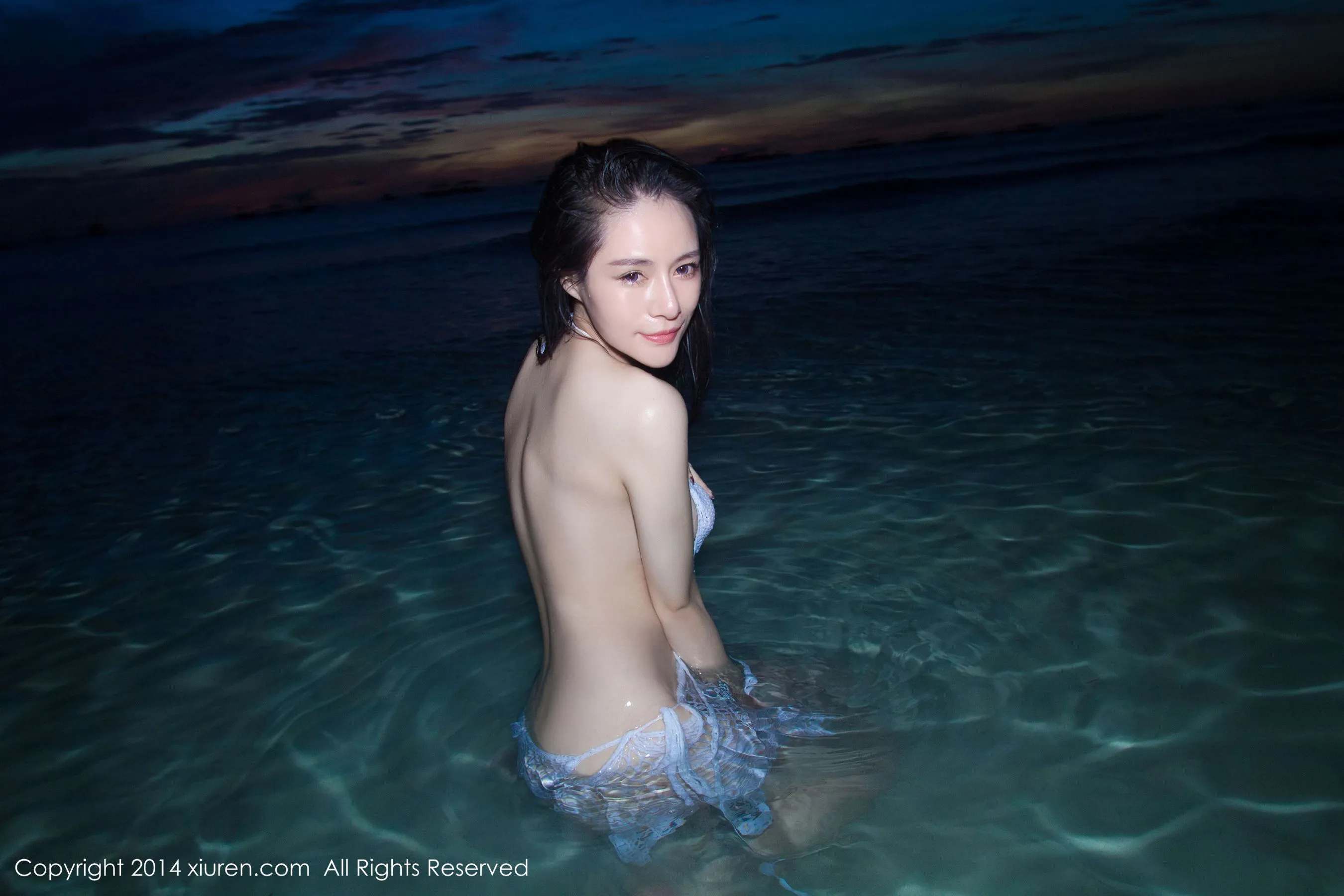 nancy小姿《小清新泳装+沙滩湿身》 秀人网 No.088第11张