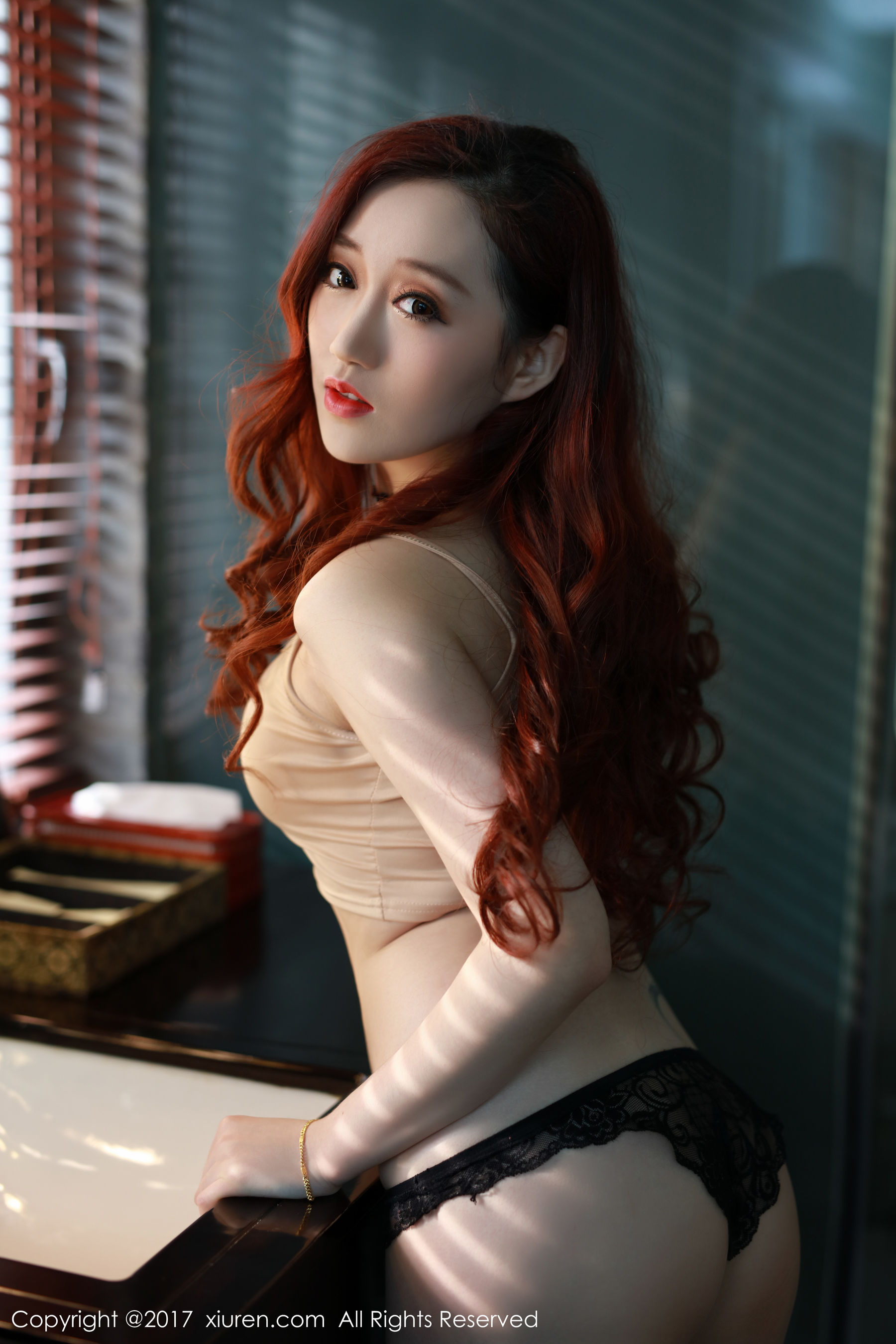 叶梦轩《性感蕾丝、野性豹纹》 秀人网XIUREN No.681第5张