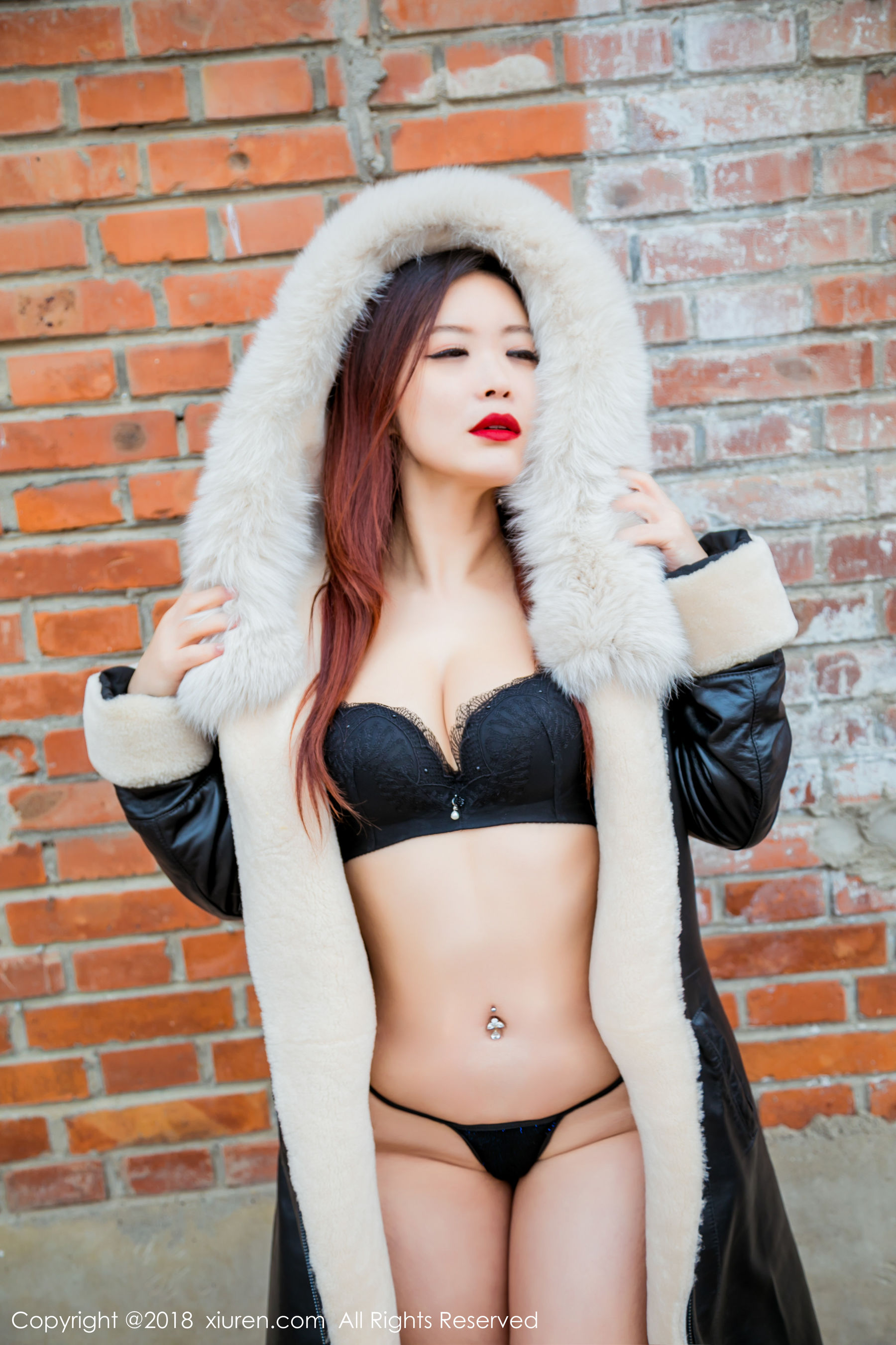 西希白兔《室外性感写真》 XiuRen 秀人网 No.953第4张