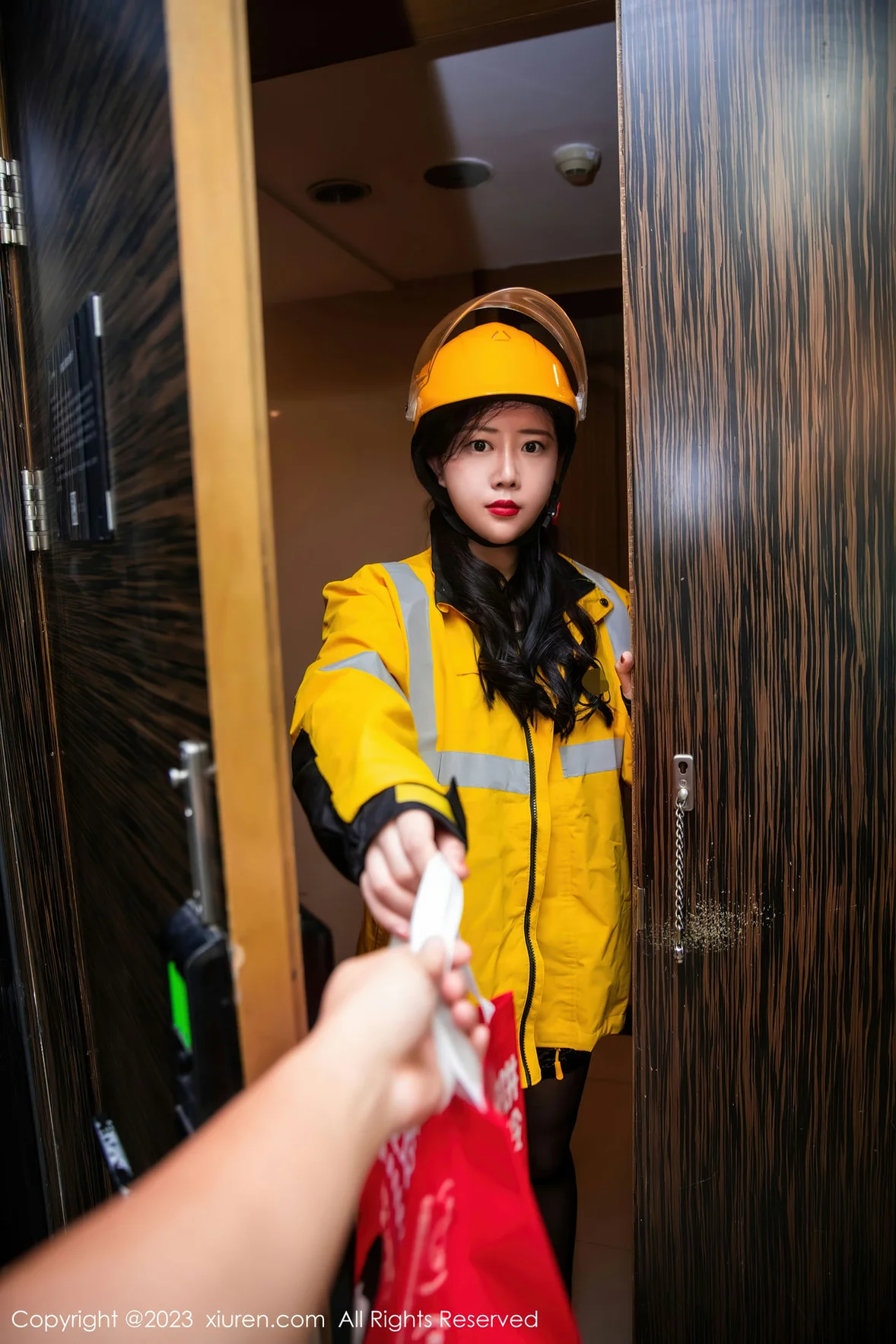  XiuRen 秀人 No.7093 王婉悠Queen 外卖员装扮性感写真 [92P]第7张