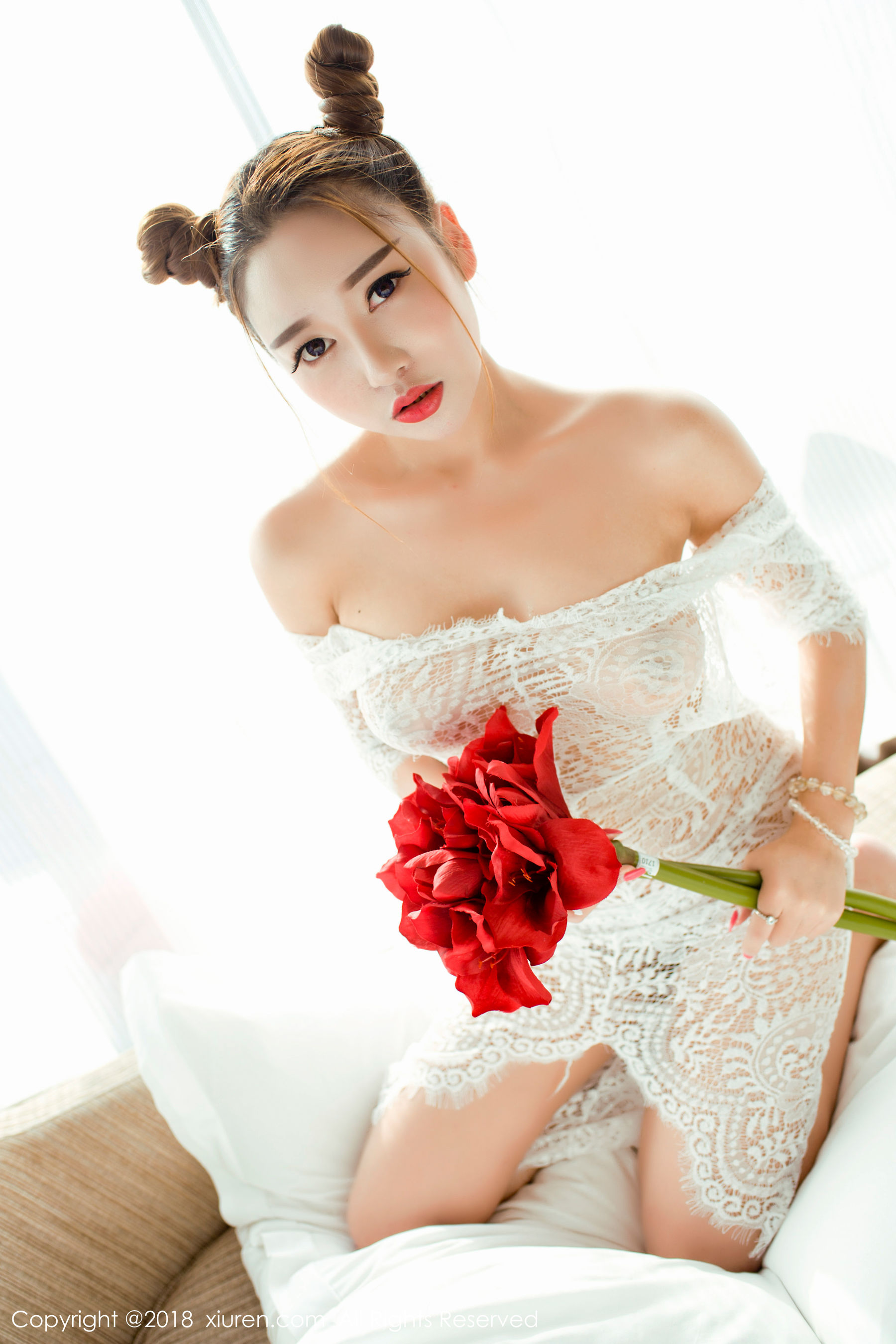 李梓熙《性感E罩杯巨乳美女》 秀人网XIUREN No.985第2张