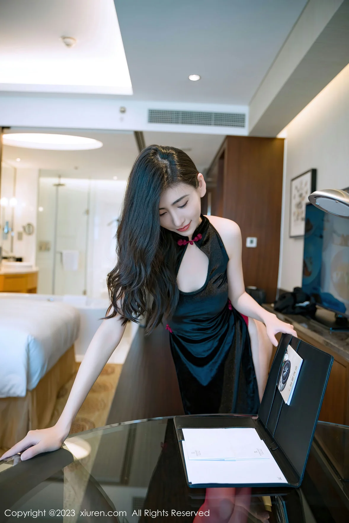  XiuRen 秀人 No.7128 章芃芃 黑色情趣旗袍性感写真 [74P]第7张