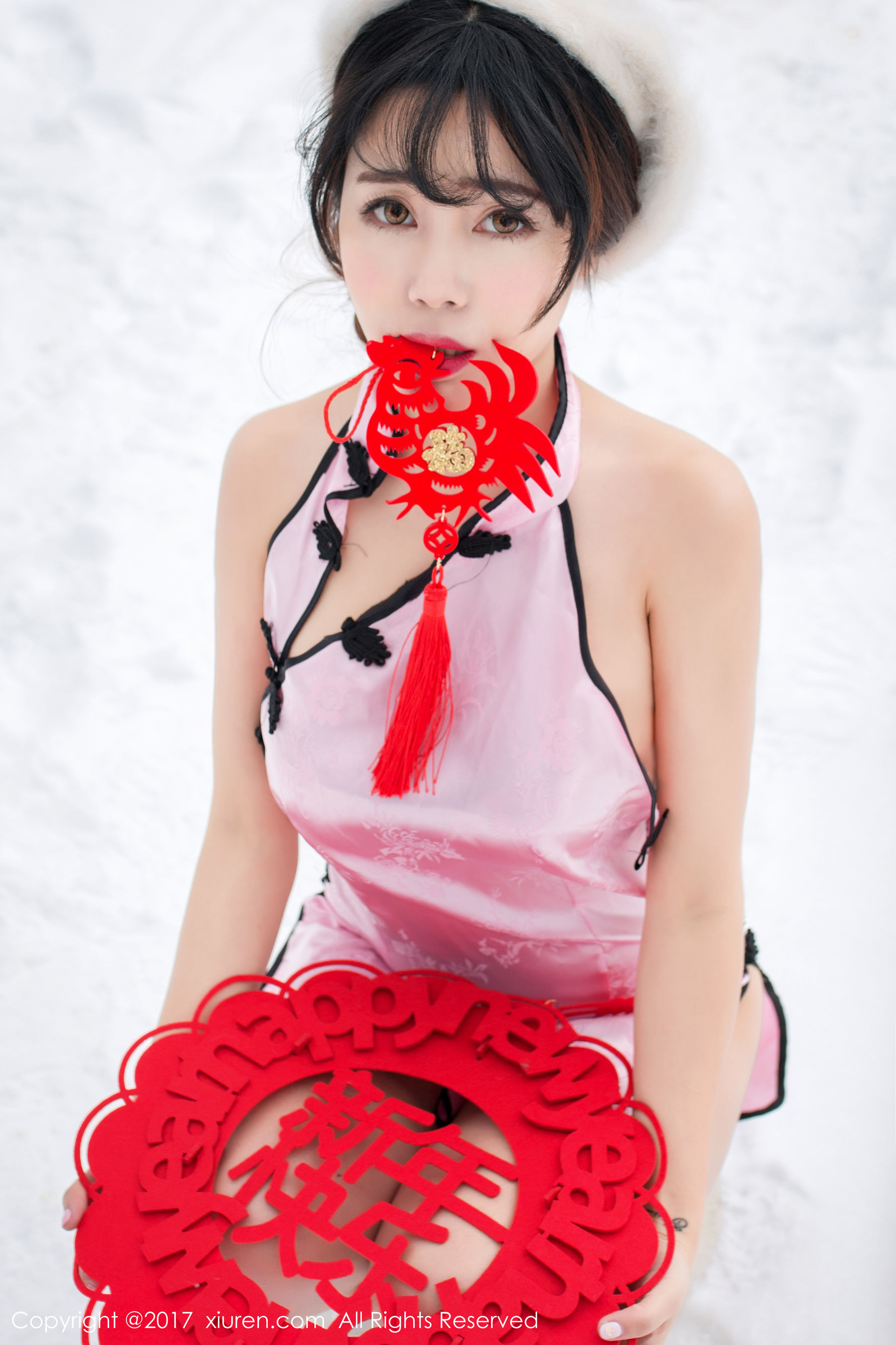 兜豆靓Youlina《新年贺岁》 秀人网XIUREN No.686第2张