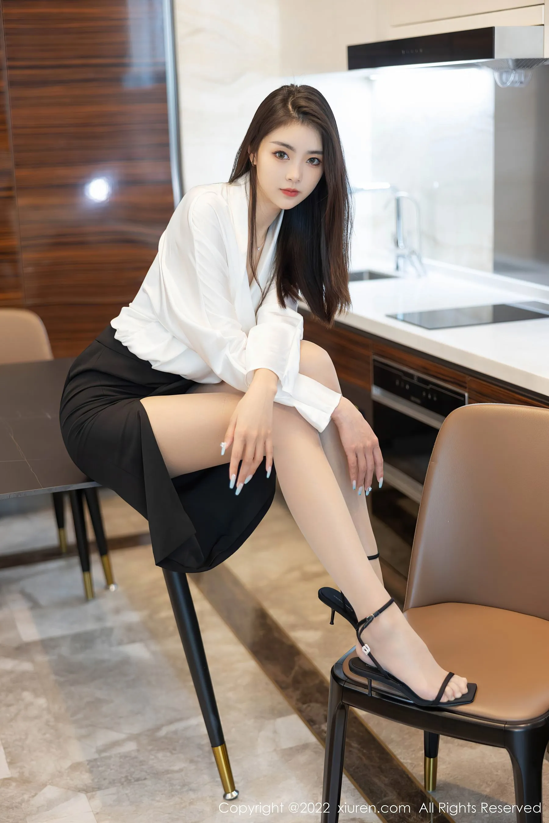  秀人网 No.4869 可樂Vicky 长发美女丝袜美腿写真第11张