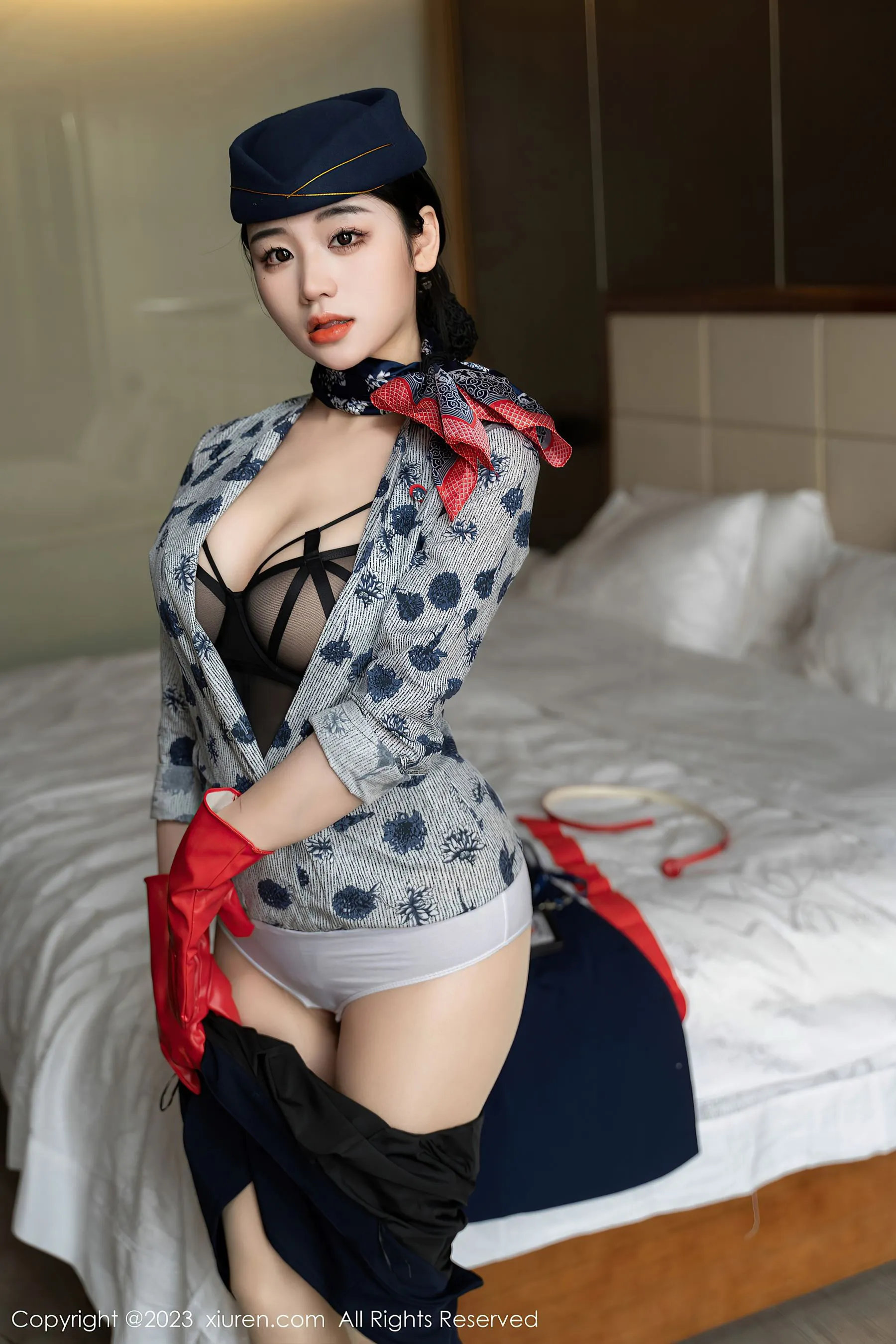 秀人网 No.6790 汐汐爱吃草莓 制服美臀第4张