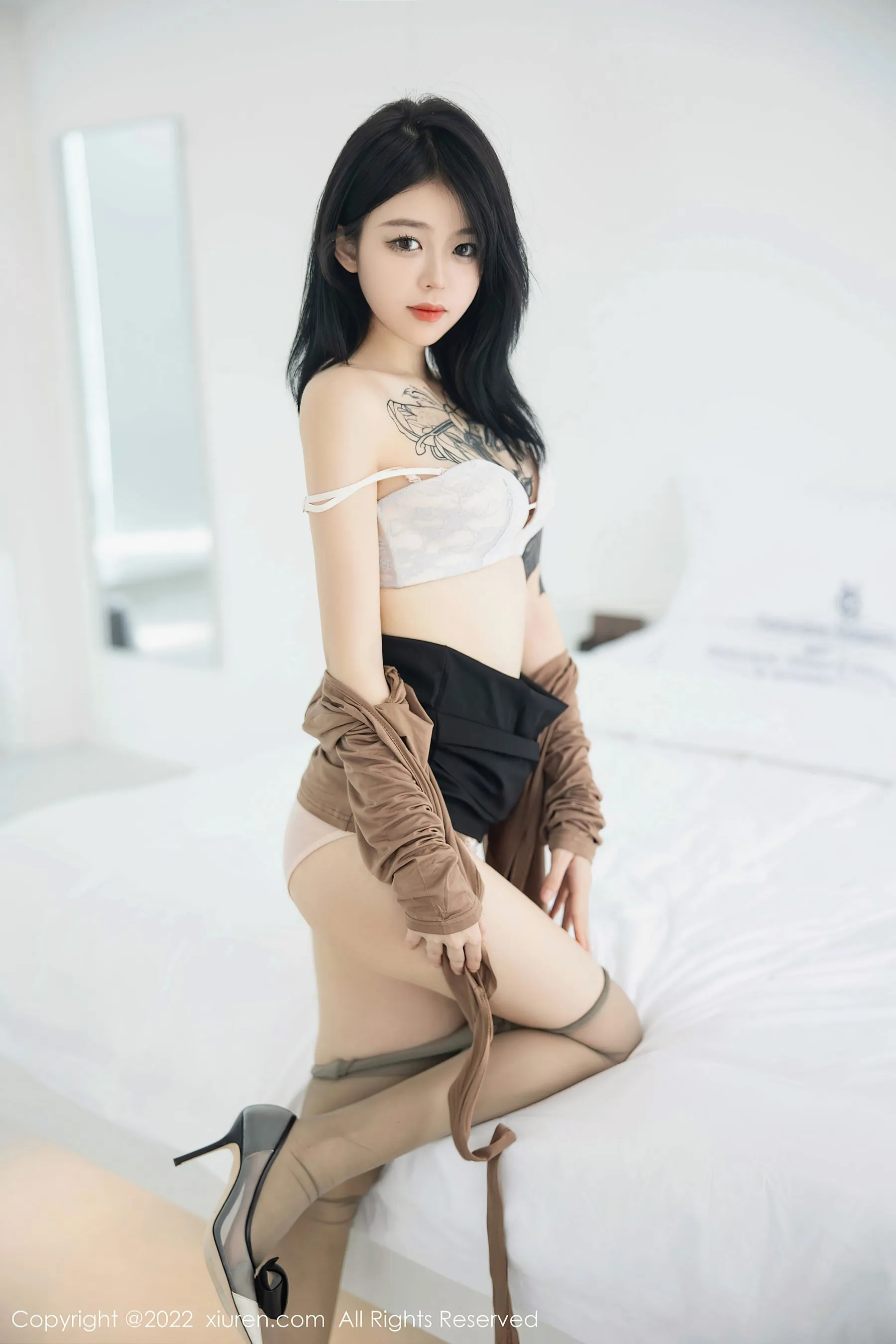  秀人网 No.5587 奶瓶. 大理旅拍第9张