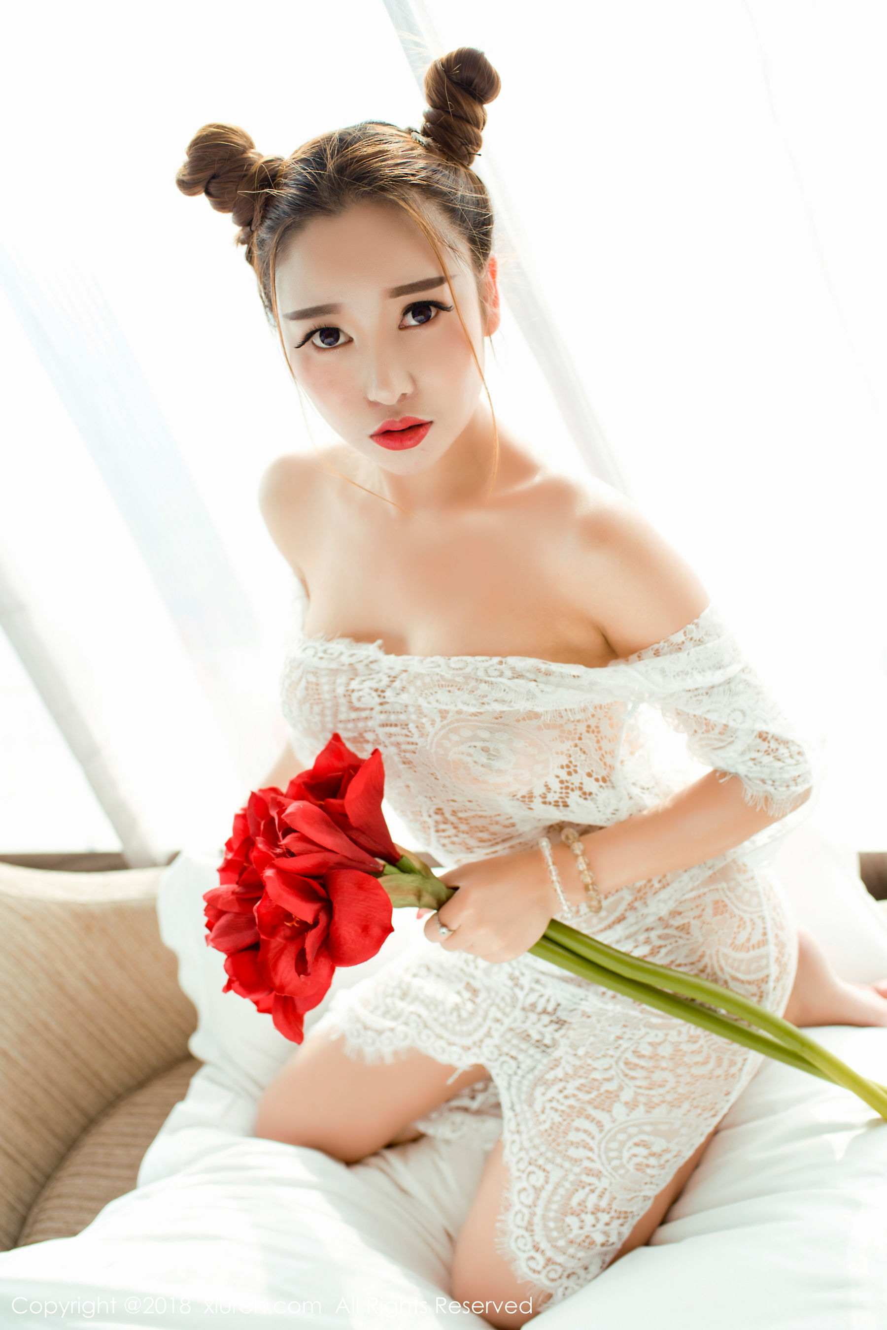 李梓熙《性感E罩杯巨乳美女》 秀人网XIUREN No.985第2张