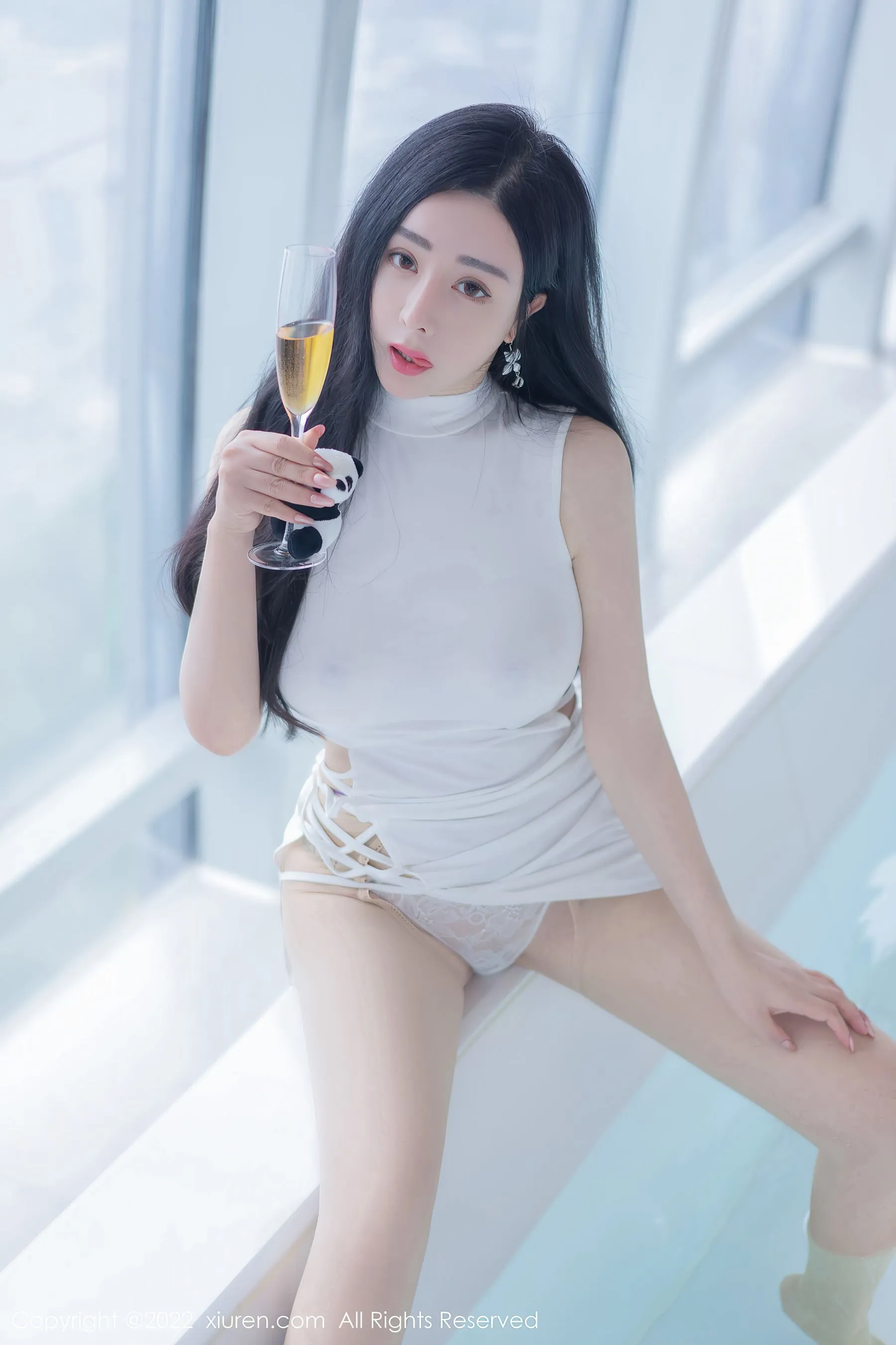  秀人网 No.4855 允爾 美臀美腿丰乳写真第2张