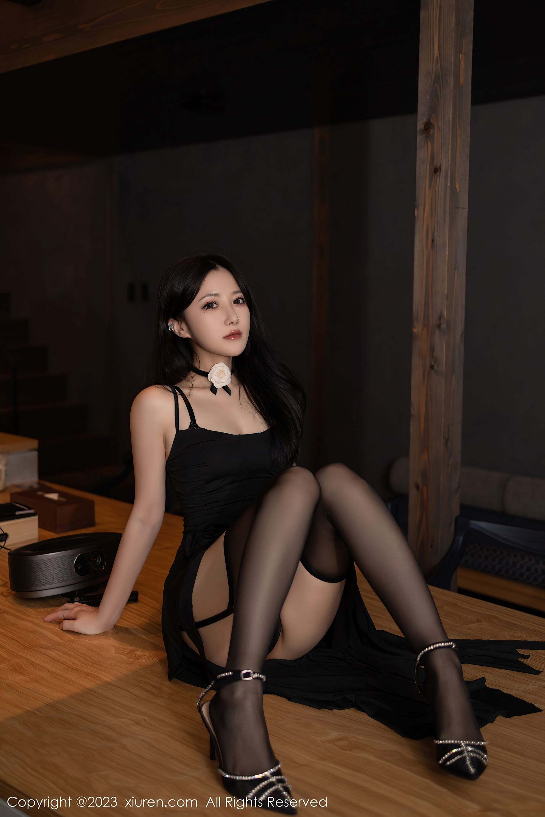 XiuRen 秀人 No.7460 鱼子酱Fish 黑丝美腿第2张